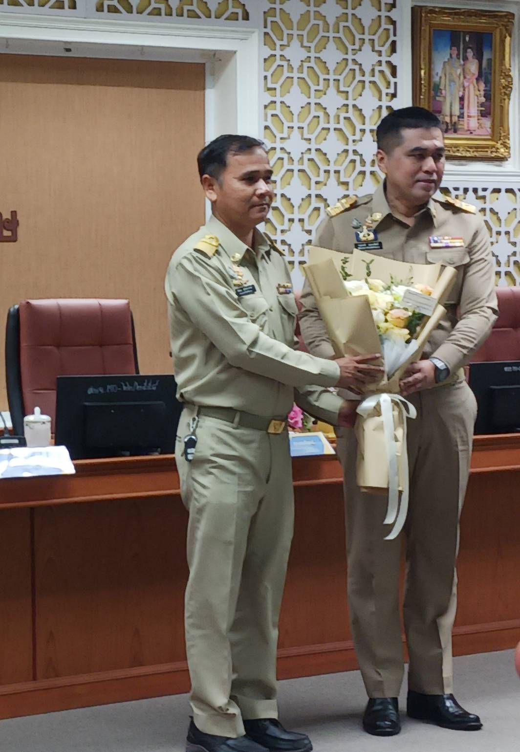 เข้าร่วมรับช่อดอกไม้แสดงความขอบคุณในการร่วมพัฒนาจังหวัดอาหารปลอดภัย 