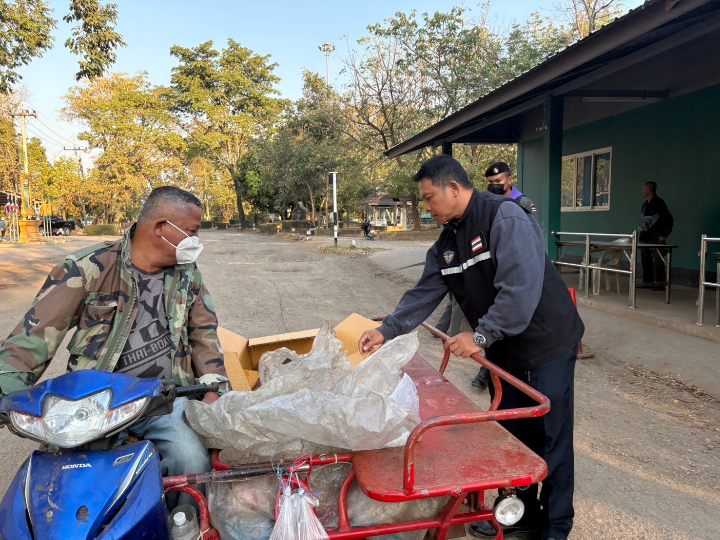 ตรวจสินค้าประมงที่นำเข้า ส่งออก ทางจุดผ่านแดนตาพระยา..คลิก