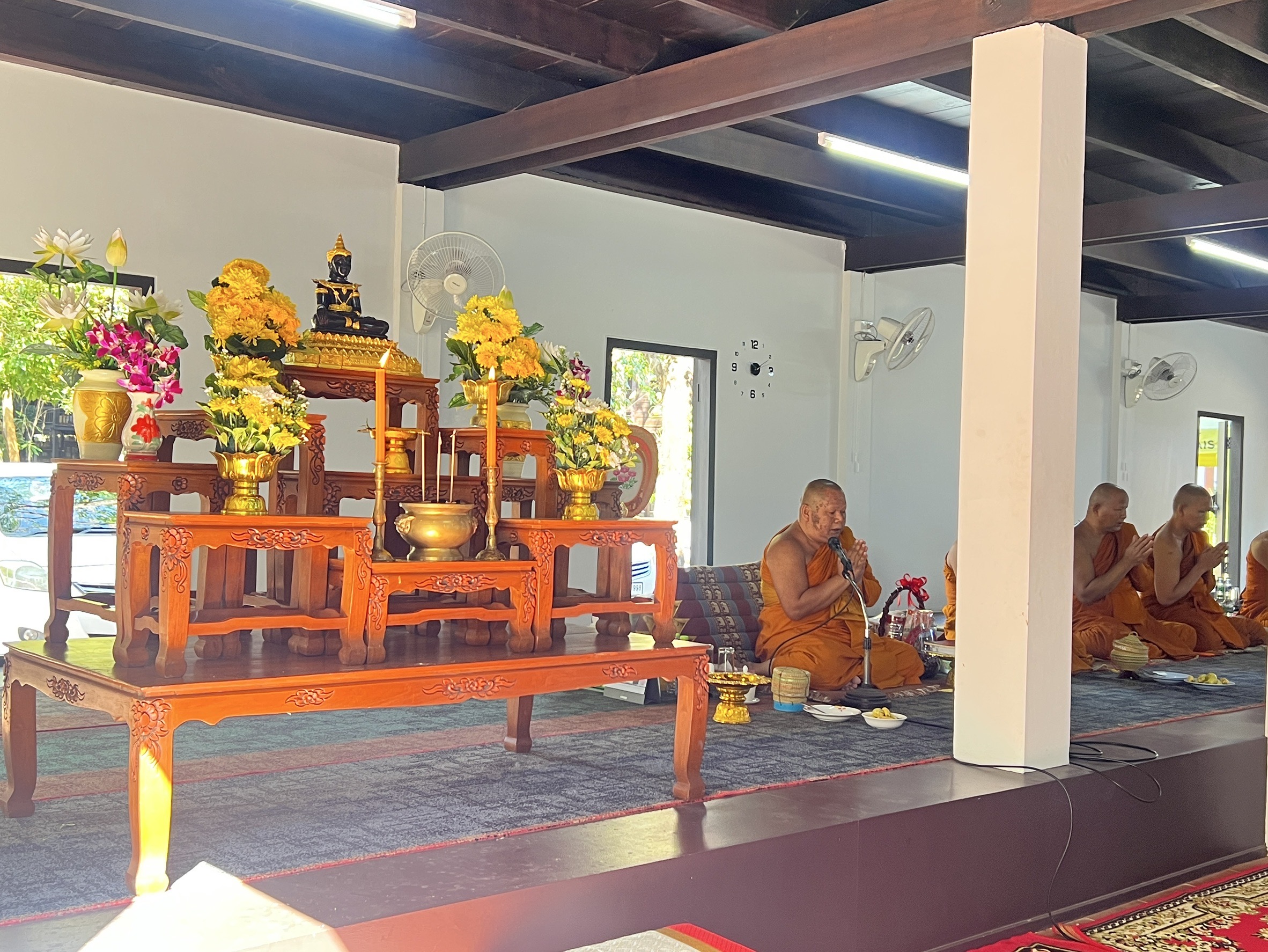 ประมงอุบลฯ ตามรอยพระพุทธศาสนา ร่วมกิจกรรม “ทำบุญตักบาตรผู้ว่าฯ พาเข้าวัด แต่งผ้าไทยใส่บาตร ทุกวันธรรมสวนะ”..คลิก