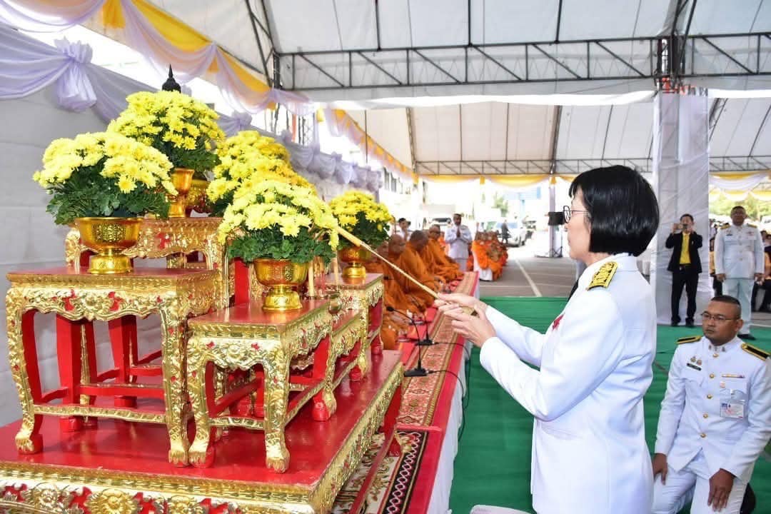เข้าร่วมพิธีเจริญพระพุทธมนต์และทำบุญตักบาตรถวายพระราชกุศล และพิธีทางศาสนามหามงคลถวายพระราชกุศล เนื่องในโอกาสพระราชพิธีสมมงคลพระชนมายุเท่าพระบาทสมเด็จพระพุทธยอดฟ้าจุฬาโลกมหาราชสมเด็จพระปฐมบรมกษัตริยาธิราชแห่งพระราชวงศ์จักรี..คลิก