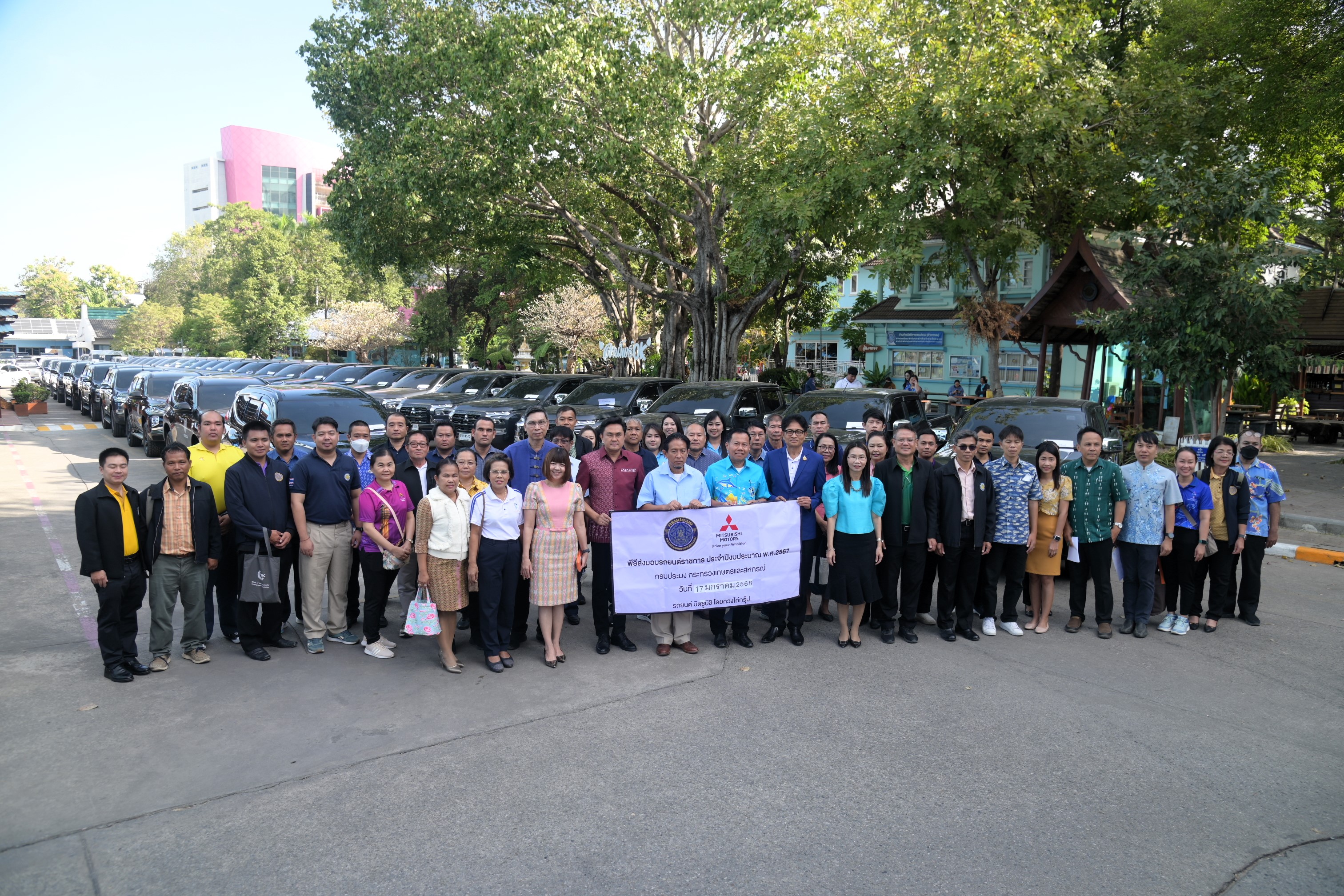 รองอธิบดีกรมประมงร่วมเป็นสักขีพยานในพิธีส่งมอบรถยนต์ราชการ ประจำปีงบประมาณ พ.ศ. 2567 สำหรับนำไปใช้ปฏิบัติงานตามภารกิจของกรมประมง..คลิก