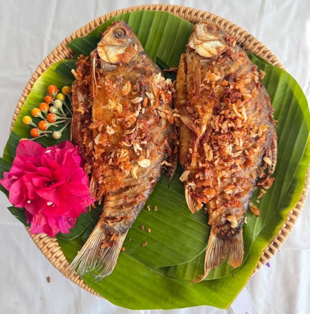 ประมงอำเภอศรีเมืองใหม่ ดำเนินงานโครงการส่งเสริมอาชีพประมงด้านการแปรรูปสัตว์น้ำในพื้นที่ลุ่มน้ำพรมแดน ประจำปี 2568 เพื่อถ่ายทอดการแปรรูปผลิตภัณฑ์ ปลาส้มปลาตะเพียน และปั้นขลิบไส้ปลา ให้กับกลุ่มวิสาหกิจชุมชนแปรรูปผลิตภัณฑ์จากปลาสวนมุข  หมู่ 1 ตำบลลาดควาย อำเภอศรีเมืองใหม่  จังหวัดอุบลราชธานี..คลิก