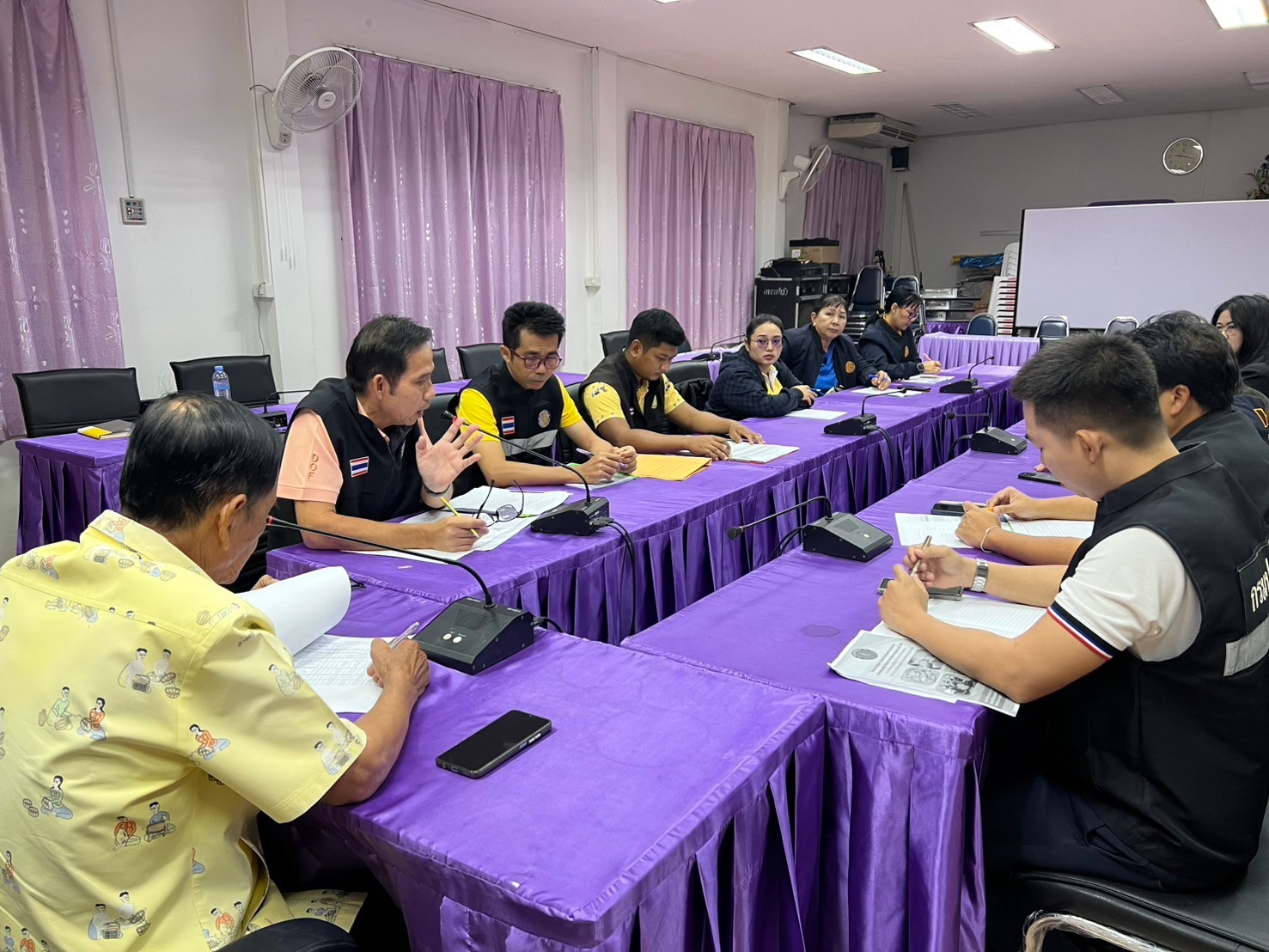 ประชุมชี้แจงโครงการบริหารจัดการทรัพยากรประมง กิจกรรมบริหารจัดการทรัพยากรประมงน้ำจืด ประจำปีงบประมาณ 2568 แหล่งน้ำภายในอำเภอเมืองอ่างทอง..คลิก