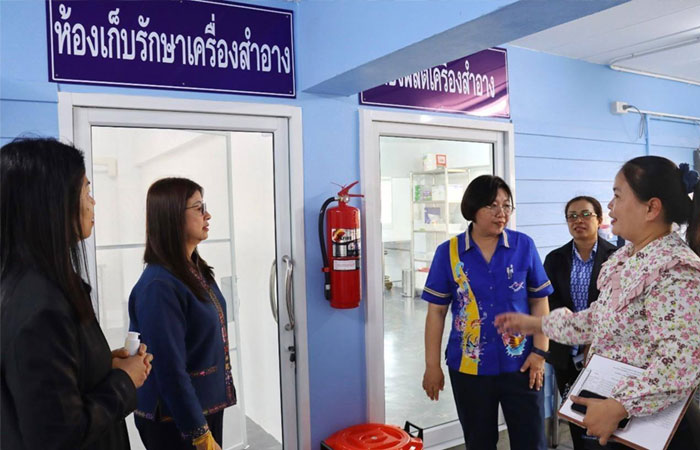 รองอธิบดีกรมประมง ตรวจเยี่ยมกิจกรรม โครงการ และภารกิจของศูนย์ฯ คุ้งกระเบน งานวิจัยการเลี้ยงและแปรรูปสาหร่ายทะเล และเยี่ยมชมผลิตภัณฑ์การแปรรูปจากสาหร่ายทะเล และสินค้าชุมชน ณ อาคาร 