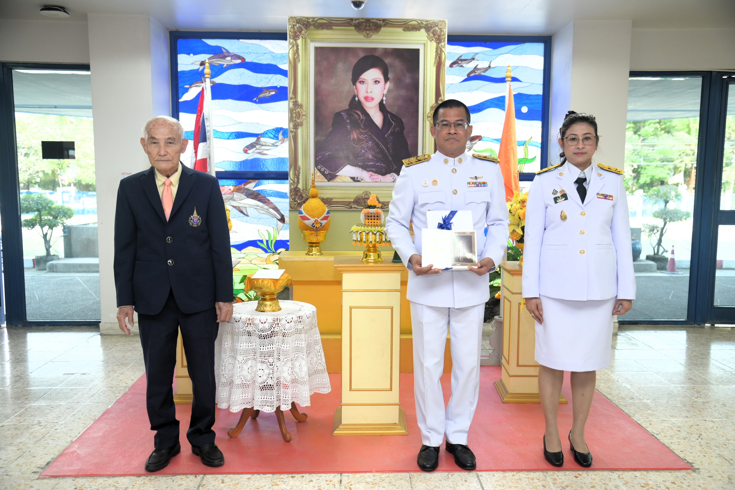 สมเด็จพระเจ้าน้องนางเธอ เจ้าฟ้าจุฬาภรณวลัยลักษณ์ อัครราชกุมารี กรมพระศรีสวางควัฒน วรขัตติยราชนารี พระราชทานบัตรอวยพรปีใหม่ (ส.ค.ส.) พร้อมสมุดบันทึกไดอารี เนื่องในวารดิถีขึ้นปีใหม่ พุทธศักราช ๒๕๖๘ แก่กรมประมง..คลิก