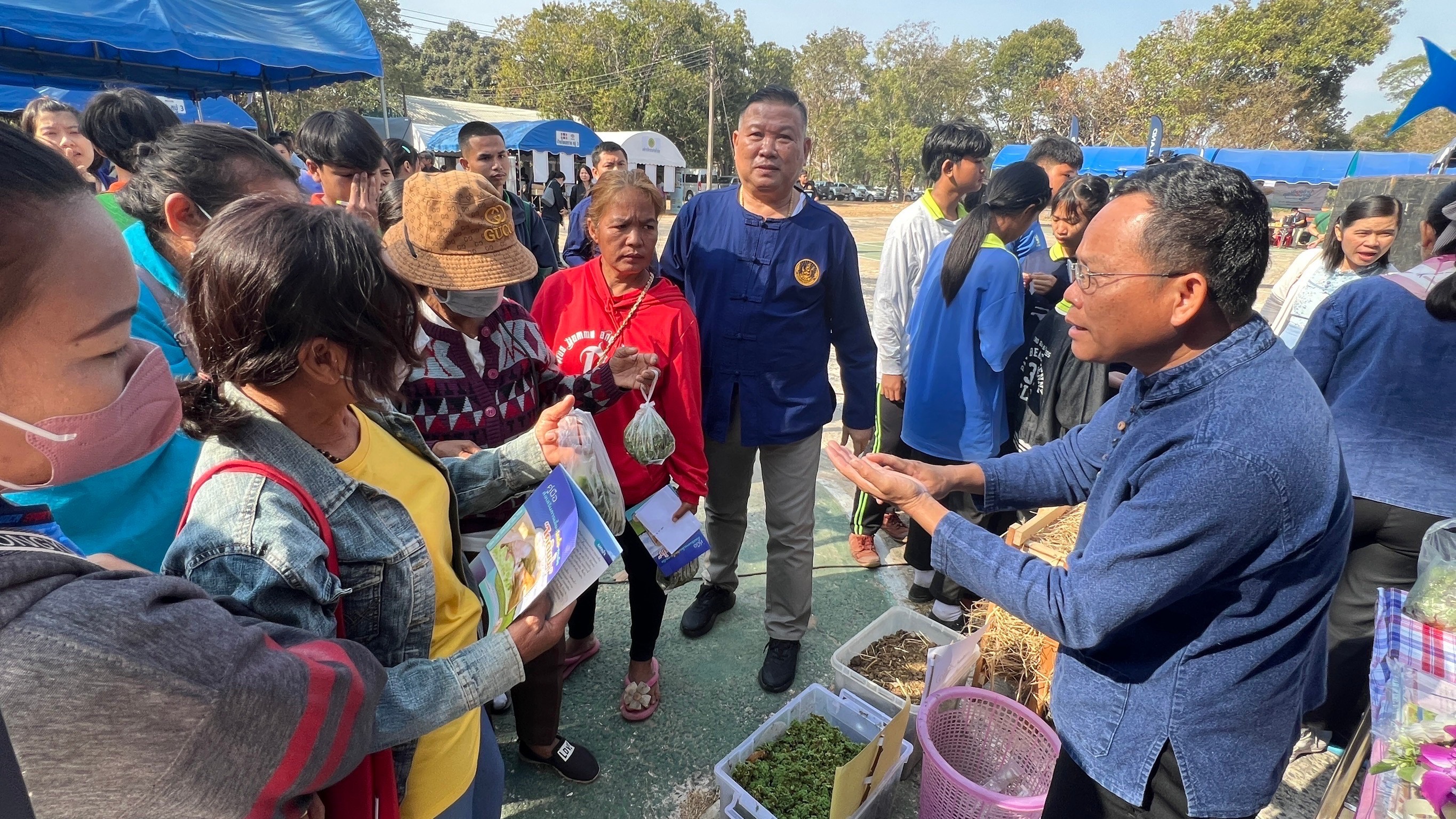 ประมงอุบลฯ ร่วมเป็นเกียรติในพิธีเปิดงาน และจัดนิทรรศการด้านการประมง ในงานเวทีรณรงค์สร้างการรับรู้และการเรียนรู้การเกษตรที่เป็นมิตรกับสิ่งแวดล้อม (Green Day)..คลิก