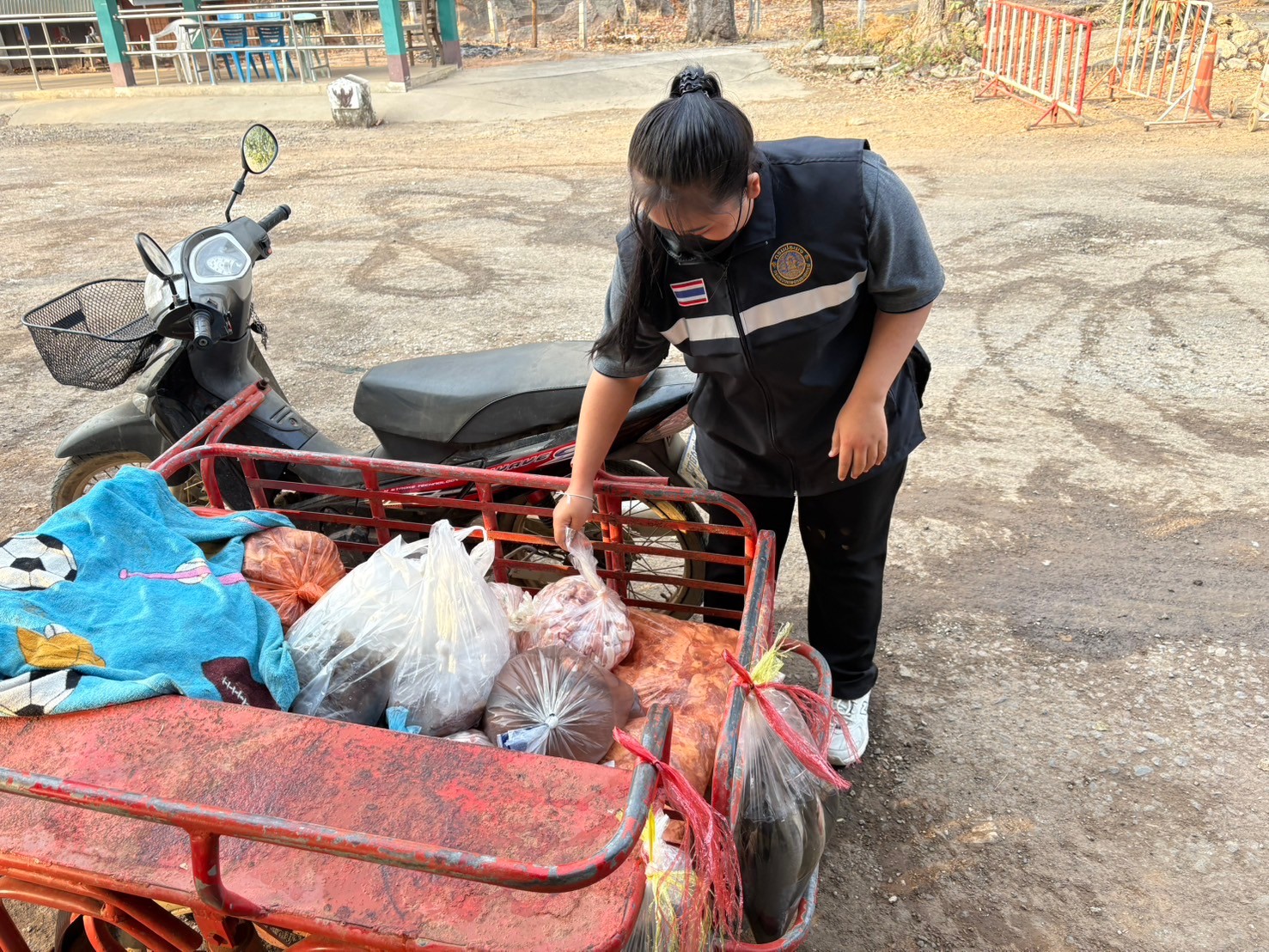 ตรวจสินค้าประมงที่นำเข้า ส่งออก ทางจุดผ่านแดนตาพระยา..คลิก