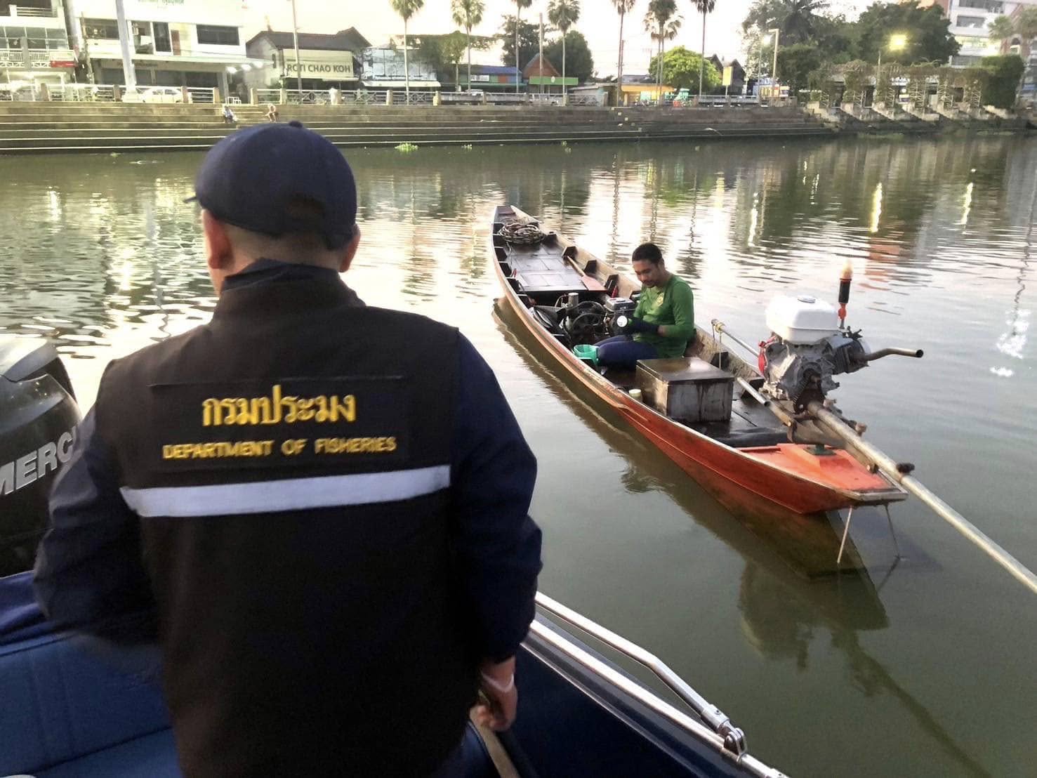 “ ศูนย์ป้องกันและปราบปรามประมงน้ำจืดสุราษฎร์ธานี กองตรวจการประมง กรมประมง “ออกปฏิบัติงานตามข้อร้องเรียน“