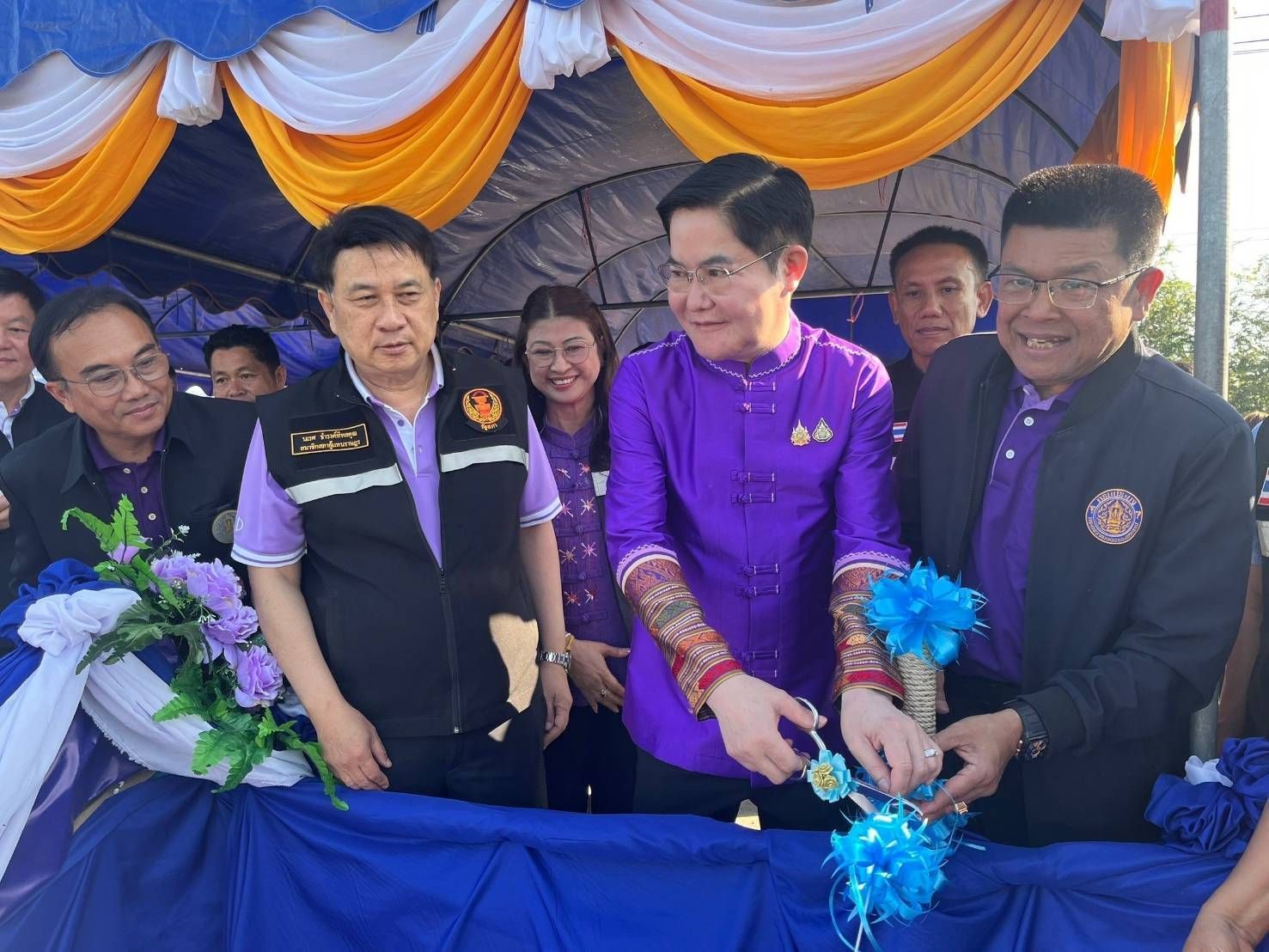 “อัครา” นำทีมขับเคลื่อนเพิ่มผลผลิตสัตว์น้ำจืดในแหล่งน้ำชุมชนกว่า 6,000 ตัน มูลค่า 450 ล้านบาท และแก้ปัญหาฝุ่น PM2.5 ในพื้นที่ โดยนำร่องปล่อยกุ้งก้ามกราม และสัตว์น้ำจืดเศรษฐกิจ ลงอ่างแฝด อ.ดอยหล่อ จ.เชียงใหม่ และเลี้ยงด้วยฟางข้าวอาหารสัตว์น้ำธรรมชาติ หวังเพิ่มผลผลิต ในแหล่งน้ำชุมชน เพิ่มรายได้ ลดค่าครองชีพ ลดการเผา ลดมลพิษ ตามนโยบายกระทรวงเกษตรฯ