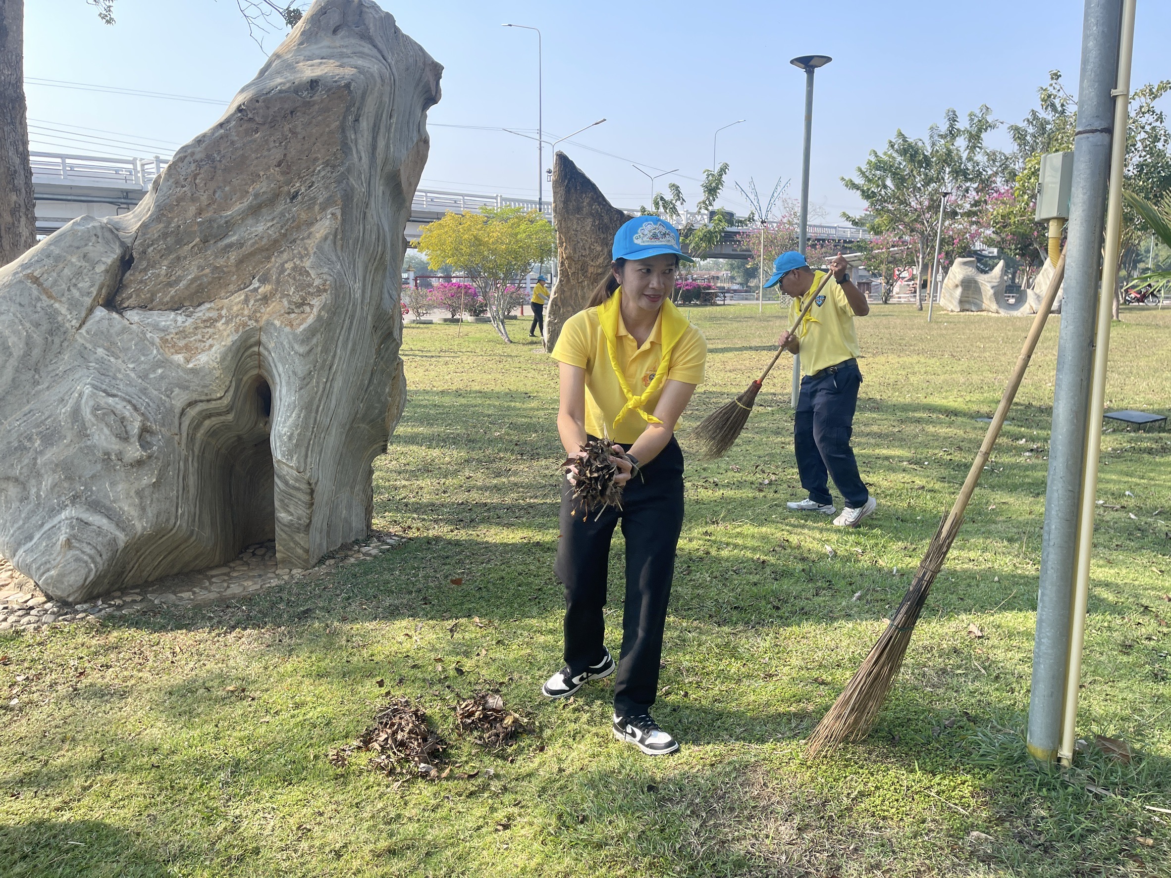 เข้าร่วมกิจกรรมจิตอาสาเฉลิมพระเกียรตืพระบาทสมเด็จพระเจ้าอยู่หัว เนื่องในโอกาสพระราชพิธีสมมงคลพระชนมายุเท่าพระบาทสมเด็จพระพุทธยอดฟ้าจุฬาโลกมหาราช