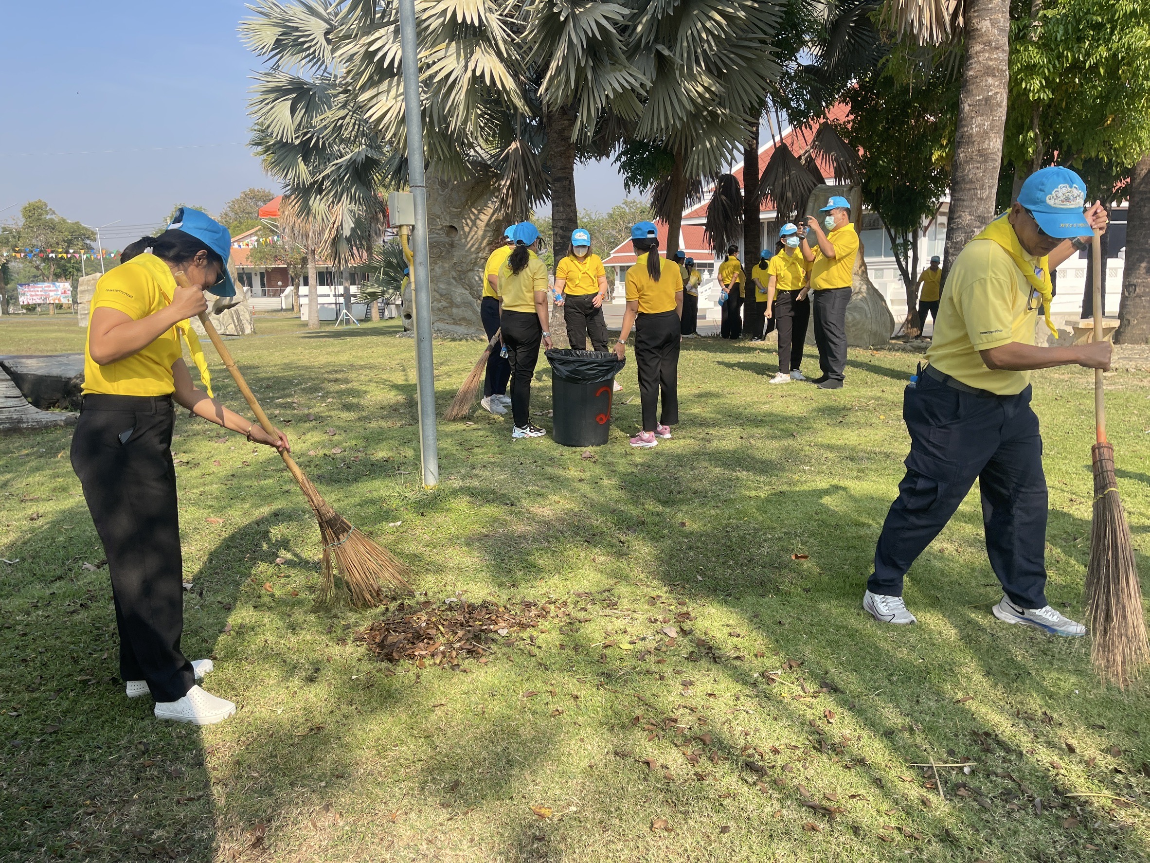 เข้าร่วมกิจกรรมจิตอาสาเฉลิมพระเกียรตืพระบาทสมเด็จพระเจ้าอยู่หัว เนื่องในโอกาสพระราชพิธีสมมงคลพระชนมายุเท่าพระบาทสมเด็จพระพุทธยอดฟ้าจุฬาโลกมหาราช