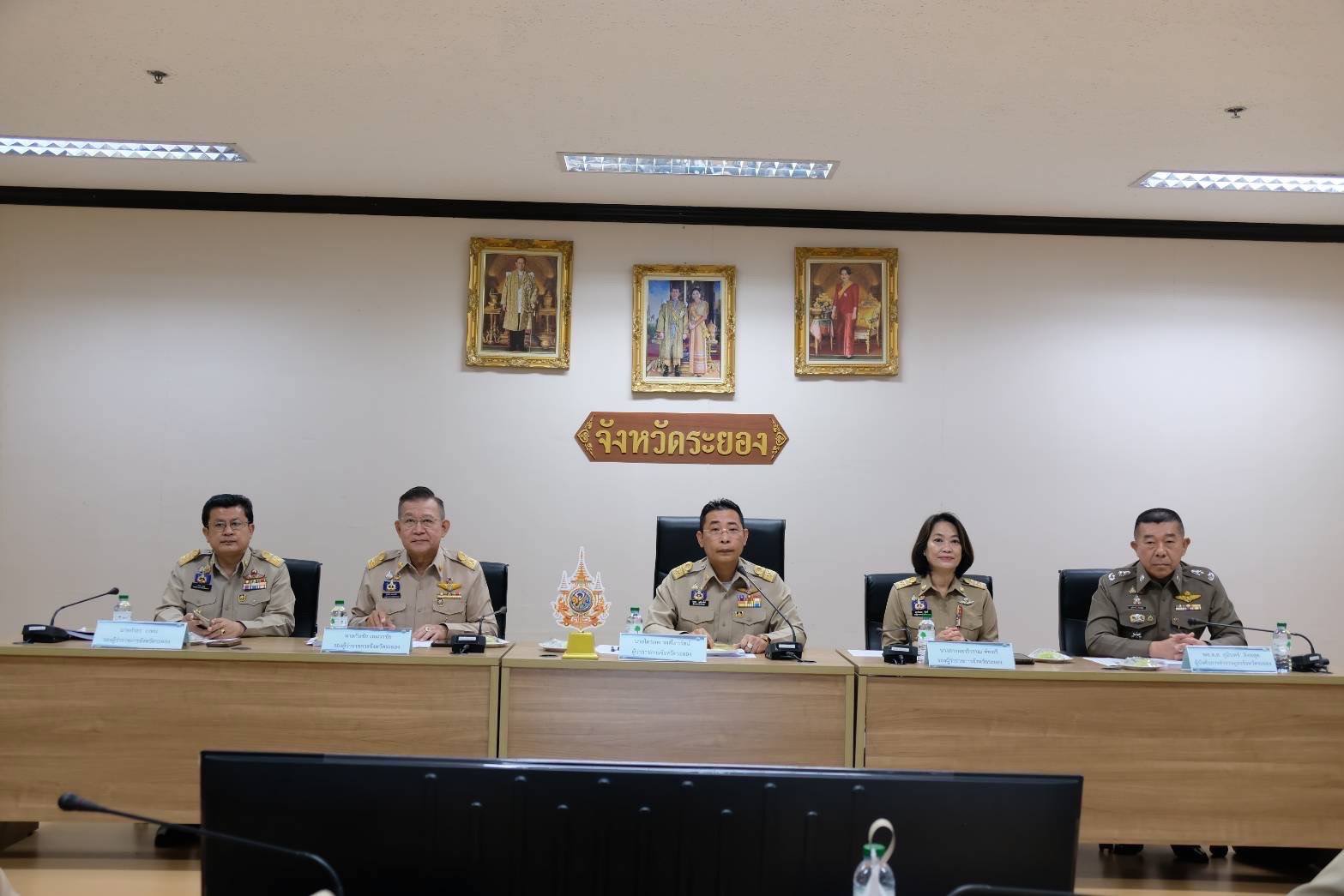 เข้าร่วมประชุมกรมการจังหวัด หัวหน้าส่วนราชการ นายอำเภอ และหัวหน้าหน่วยงานประจำจังหวัดระยอง..คลิก