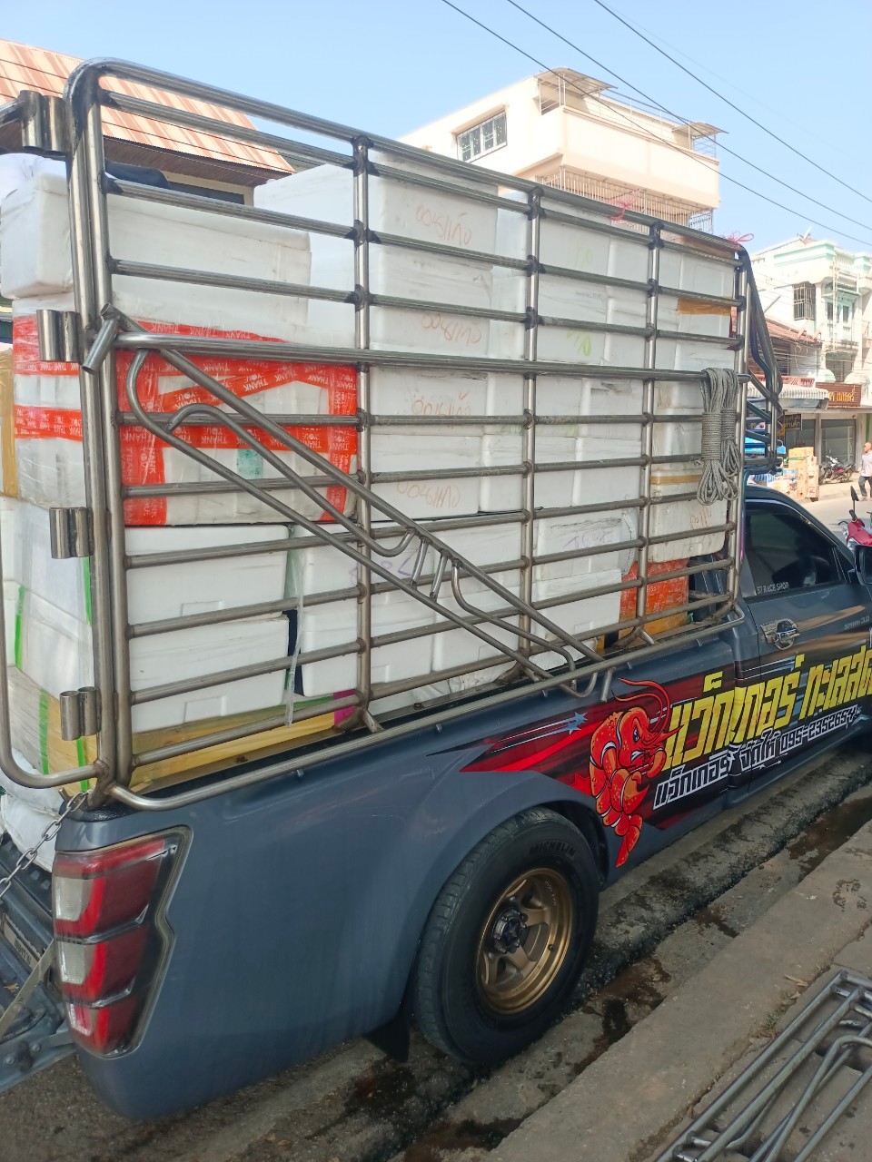 เจ้าหน้าที่ศูนย์บริหารจัดการด่านตรวจประมงเขต 1 (เชียงราย) ตรวจสอบสินค้าประมงส่งออกไปยังสาธารณรัฐประชาธิปไตยประชาชนลาว..คลิก