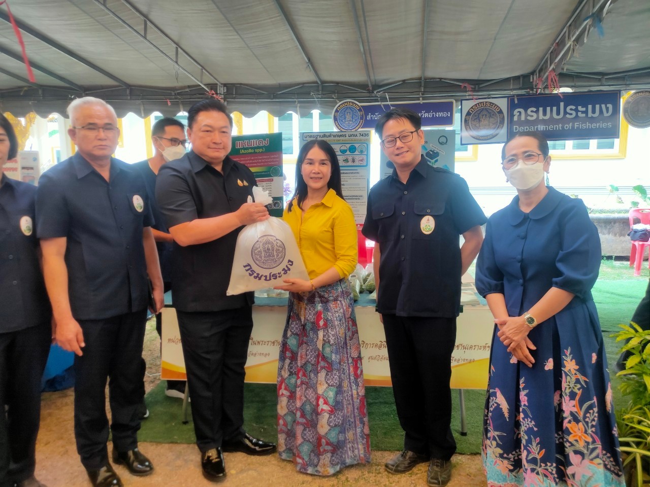 เข้าร่วมงานโครงการคลินิกเกษตรเคลื่อนที่ในพระราชานุเคราะห์ สมเด็จพระบรมโอรสาธิราชฯ สยามมกุฎราชกุมาร ไตรมาสที่ 1 ณ วัดขุนอินทประมูล..คลิก