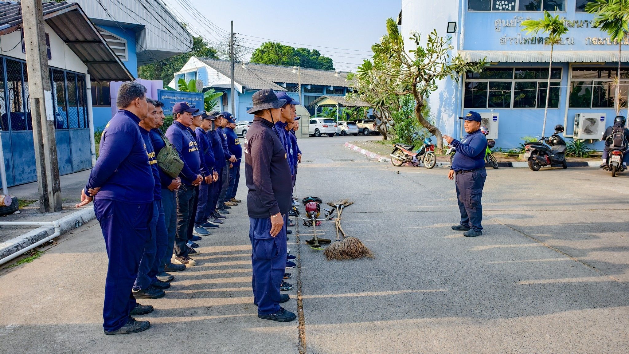 ร่วมกันพัฒนาปรับปรุงภูมิทัศน์ในสถานที่ทำงานให้มีความสะอาด เหมาะสม ปลอดภัย เป็นระเบียบเรียบร้อย