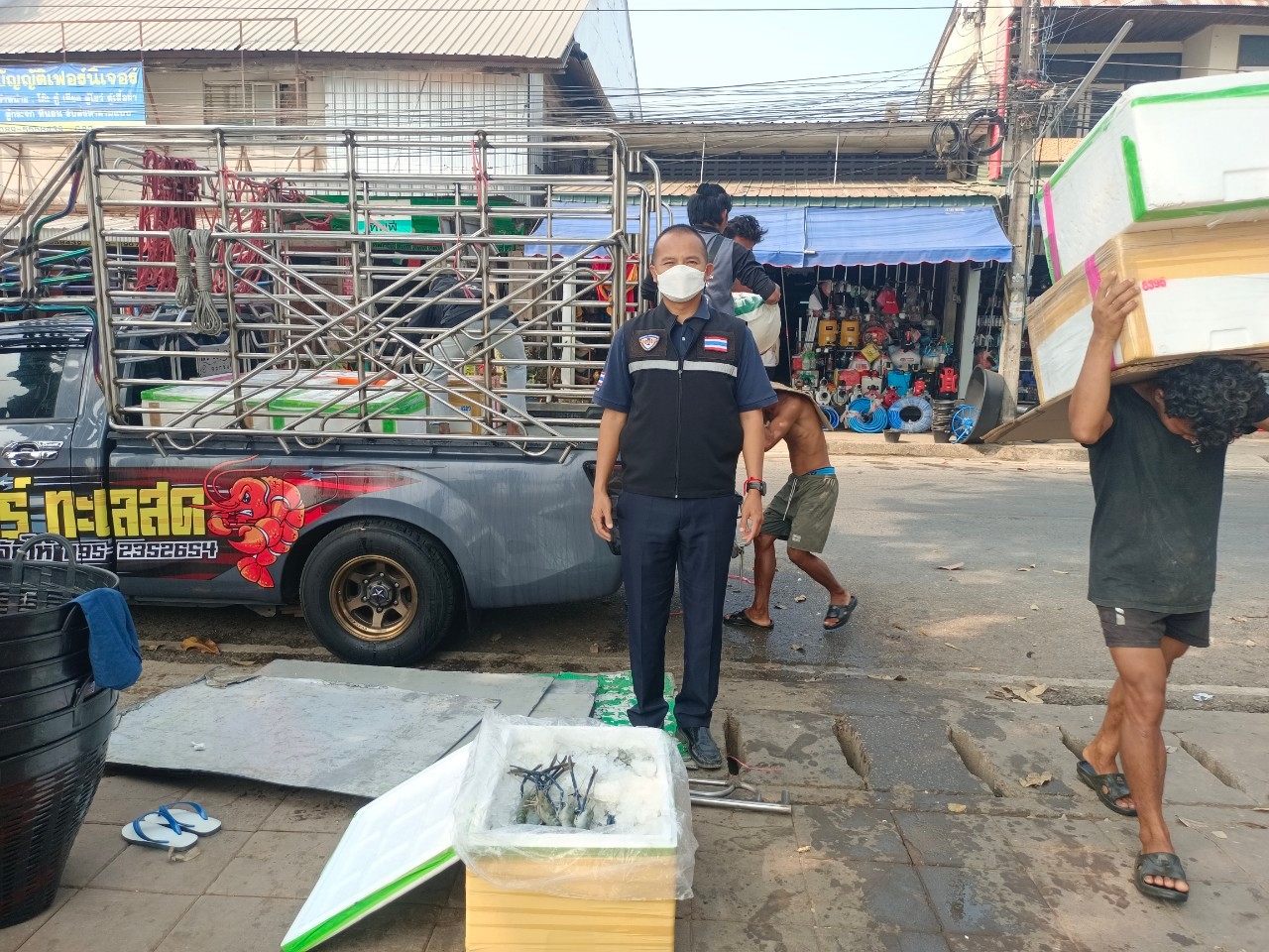เจ้าหน้าที่ศูนย์บริหารจัดการด่านตรวจประมงเขต 1 (เชียงราย) ตรวจสอบสินค้าประมง ส่งออกไปยังสาธารณรัฐประชาธิปไตยประชาชนลาว..คลิก