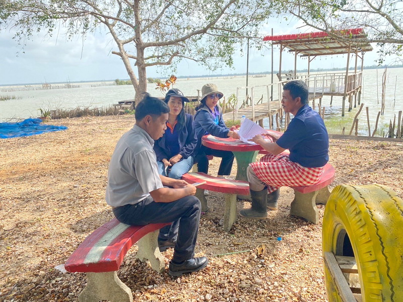 ร่วมตรวจสอบและติดตามฟาร์มโครงการเสริมสภาพคล่องเกษตรกรผู้เลี้ยงกุ้งทะเล