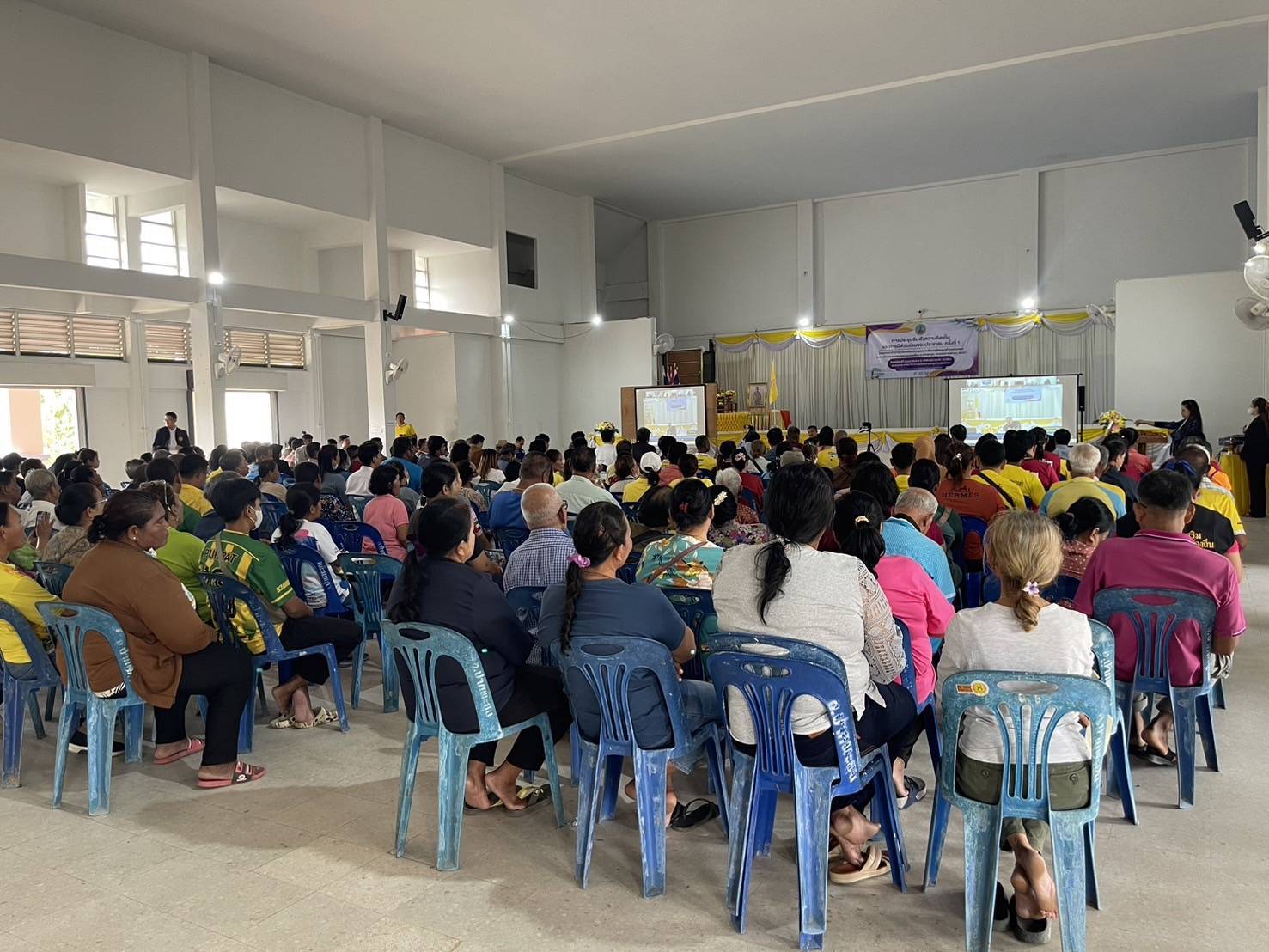 ประมงอำเภอปากพะยูน เข้าร่วมประชุมการรับฟังความคิดเห็นและการมีส่วนร่วมของประชาชน ครั้งที่ 1 โครงการจัดทำรายงาน การประเมินผลกระทบสิ่งแวดล้อมและสำรวจออกแบบสะพานข้ามคลองหลวงและถนนต่อเชื่อม อำเภอปากพะยูน อำเภอควนเนียง  จังหวัดพัทลุง, สงขลา..คลิก