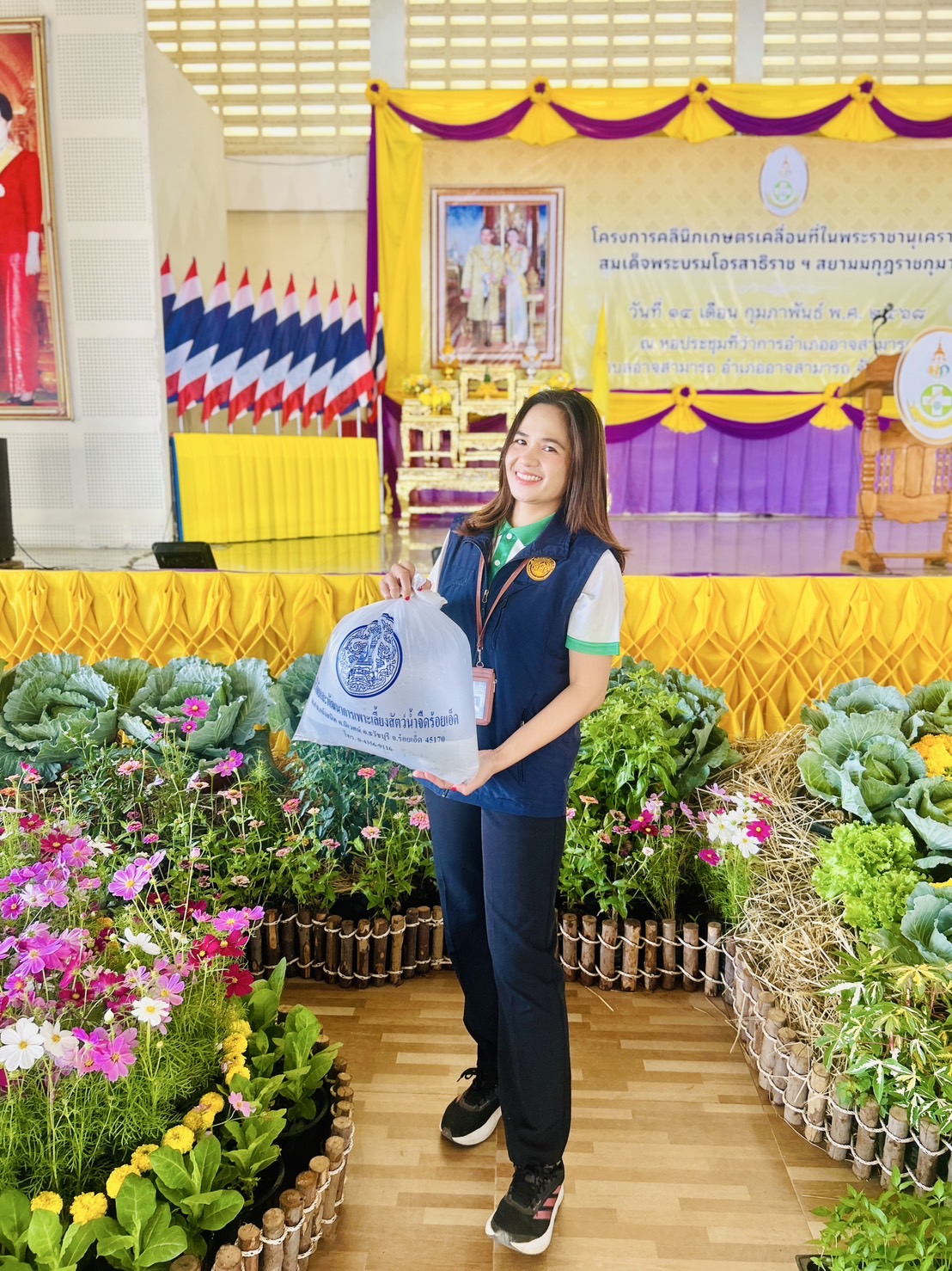 ร่วมงานโครงการคลินิกเกษตรเคลื่อนที่ในพระราชานุเคราะห์ สมเด็จพระบรมโอรสาธิราชฯ สยามมกุฎราชกุมาร..คลิก