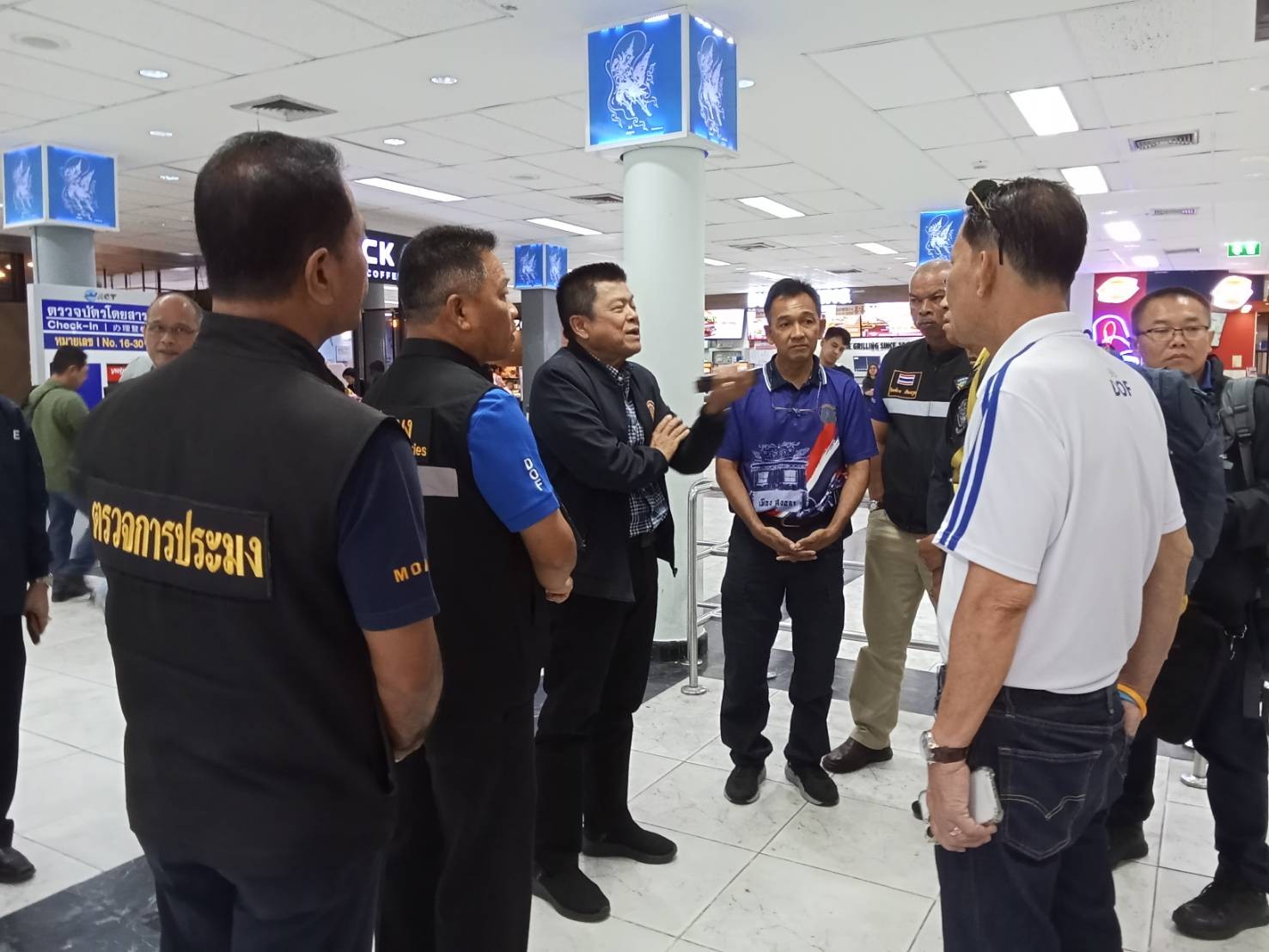 นายอัครา พรหมเผ่า รัฐมนตรีช่วยว่าการกระทรวงเกษตรและสหกรณ์ ลงพื้นที่ตรวจเยี่ยมผู้เลี้ยงปลากระพงสามน้ำทะเลสาบสงขลา