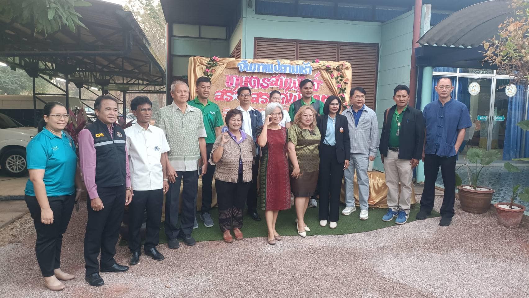 ร่วมกิจกรรมพบปะแลกเปลี่ยนความคิดเห็นเพื่อให้ส่วนราชการในสังกัดกระทรวงเกษตรและสหกรณ์ได้ทำความรู้จักและแลกเปลี่ยนข้อราชการและข้อคิดเห็นด้านการเกษตรของจังหวัดราชบุรี..คลิก