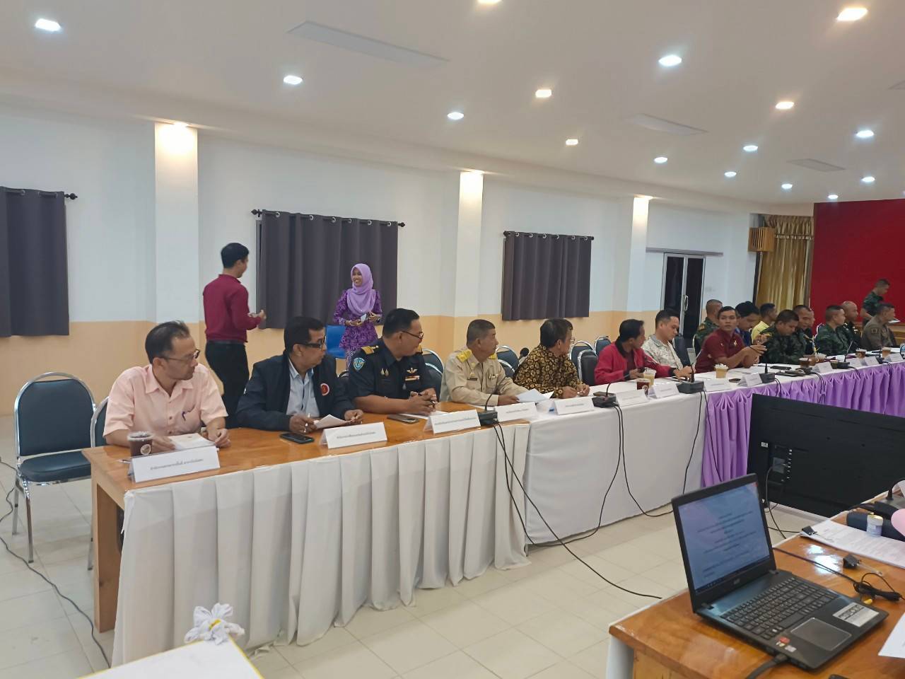  ภาพกิจกรรมเข้าร่วมประชุมหัวหน้าส่วนราชการ และหัวหน้าส่วนรัฐวิสาหกิจ ฯลฯ ครั้ง 2/2568 เพื่อรับฟังการสรุปผลการปฏิบัติงาน และข่าวประชาสัมพันธ์ต่างๆจากภาคส่วนราชการ