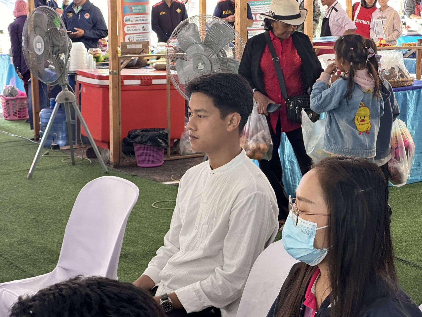 เข้าร่วมพิธีเปิดงานแสดงและจำหน่ายสินค้าเชื่อมโยงกับประเทศเพื่อนบ้าน ภายใต้ชื่องาน 