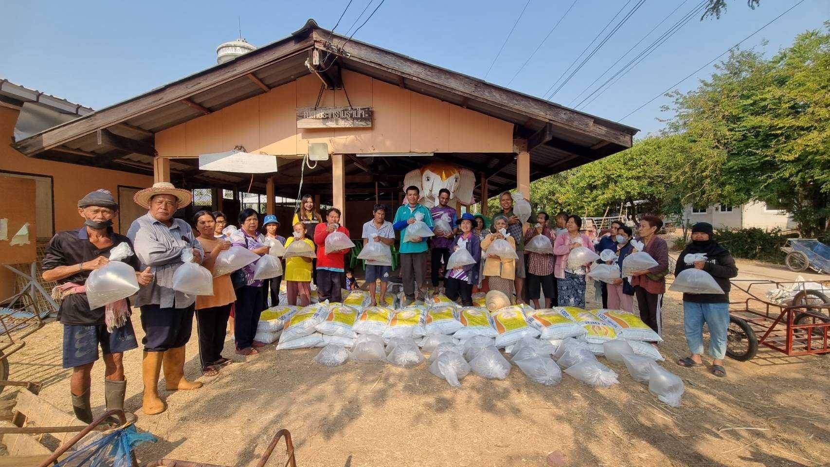 ประมงอุบลราชธานี มอบปัจจัยการผลิตแก่เกษตรกร โครงการพัฒนาเกษตรกรรมยั่งยืน กิจกรรม พัฒนาเกษตรทฤษฎีใหม่ ประจำปีงบประมาณ พ.ศ. 2568..คลิก
