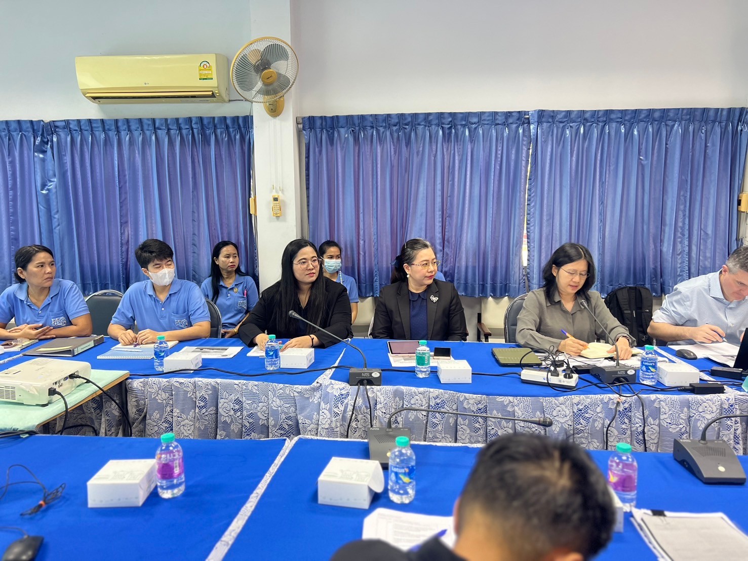 ตรวจประเมินระบบการควบคุมยาสัตว์ตกค้าง สารพิษตกค้าง และสารปนเปื้อนในสัตว์และสินค้าสัตว์ 
