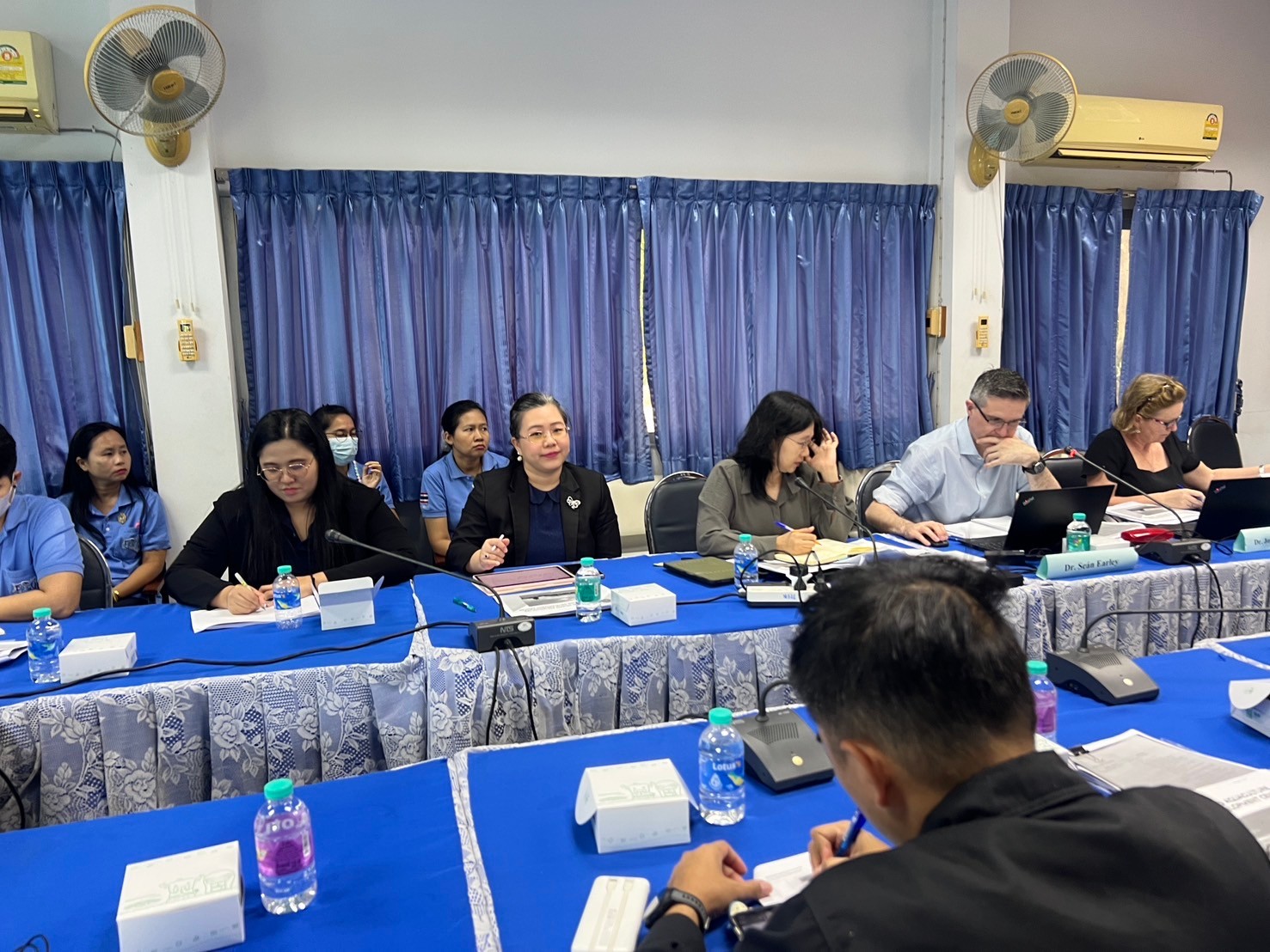 ตรวจประเมินระบบการควบคุมยาสัตว์ตกค้าง สารพิษตกค้าง และสารปนเปื้อนในสัตว์และสินค้าสัตว์ 