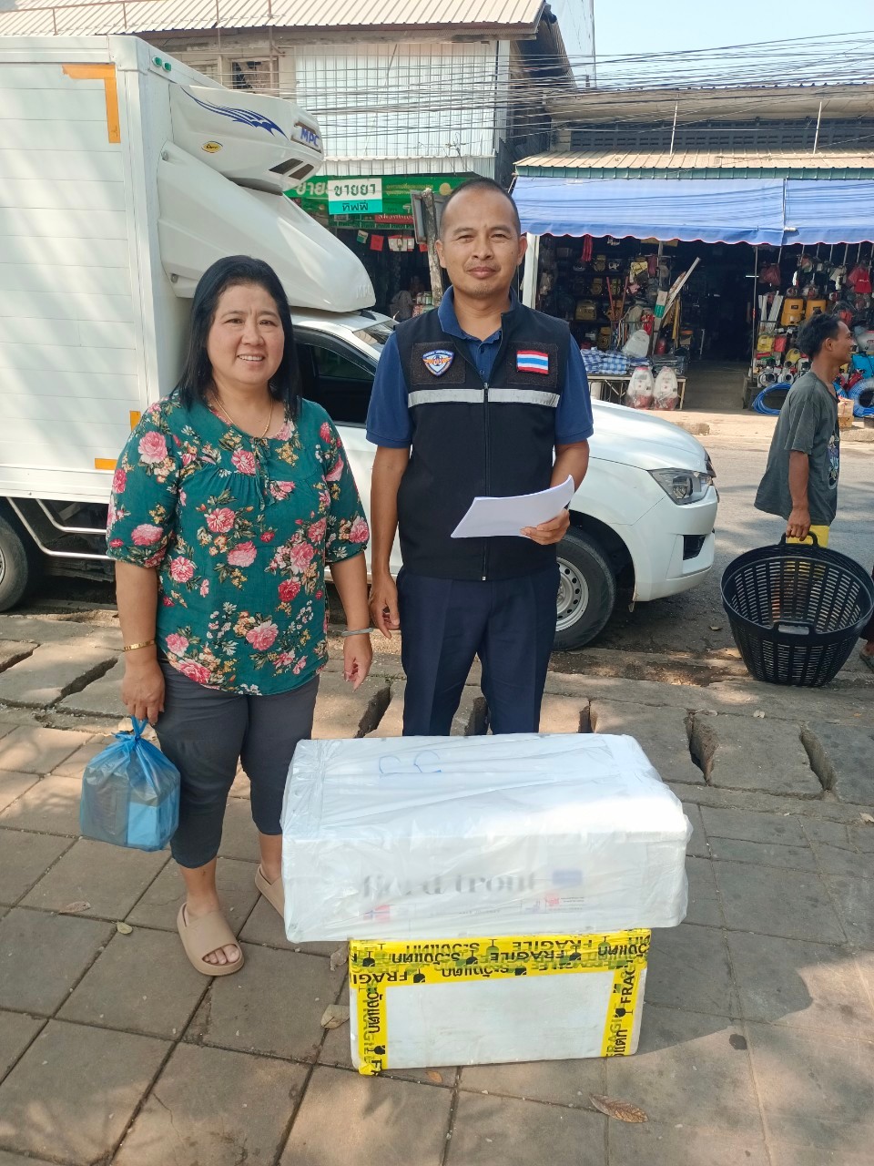 เจ้าหน้าที่ศูนย์บริหารจัดการด่านตรวจประมงเขต 1 (เชียงราย) ตรวจสอบสินค้าประมงส่งออกไปยังสาธารณรัฐประชาธิปไตยประชาชนลาว..คลิก