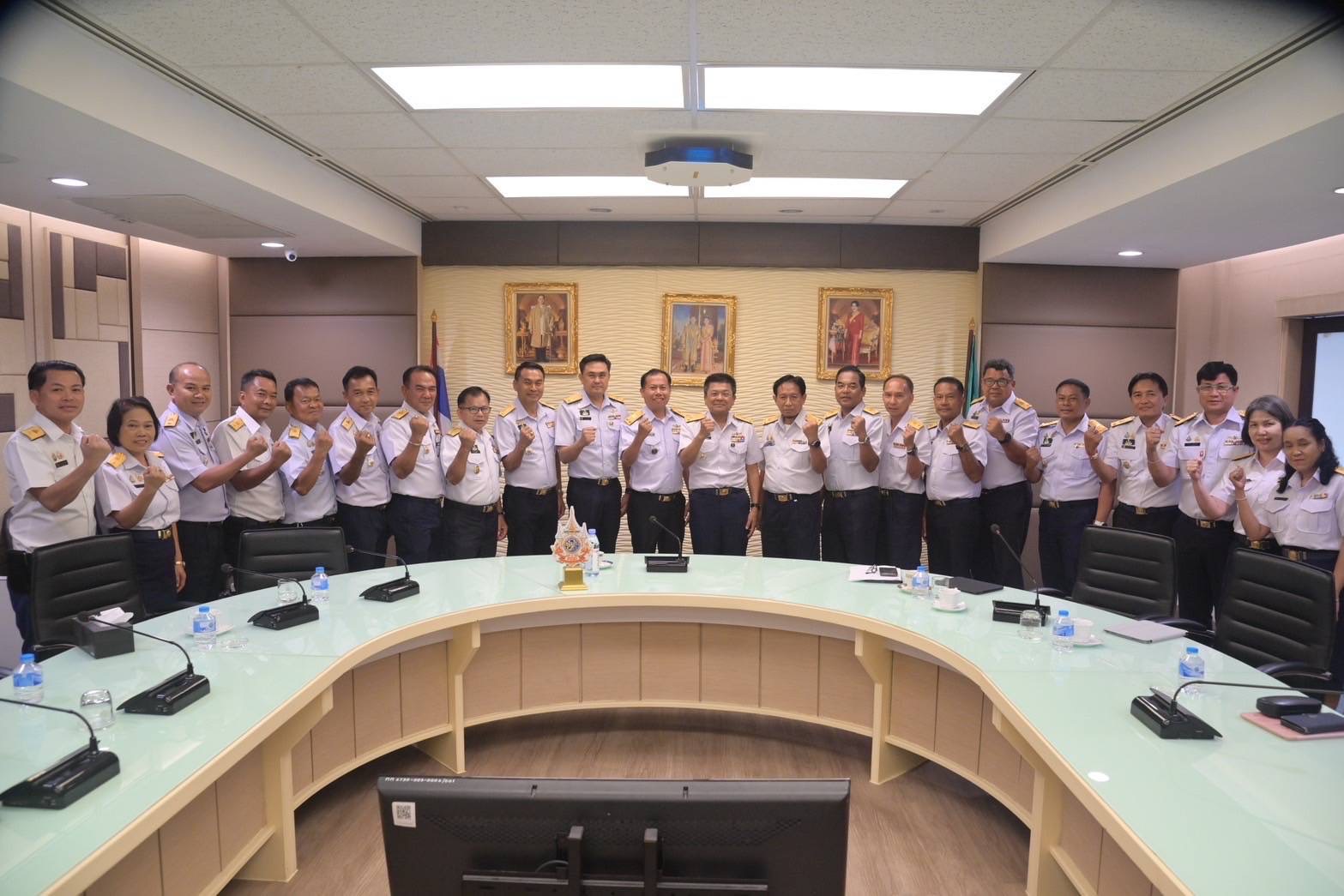 ผู้บริหารกรมประมงเข้ารับทราบนโยบายและแนวทางในการดำเนินงานตามแผนปฏิบัติราชการ ของกระทรวงเกษตรและสหกรณ์ และกรมประมง..คลิก
