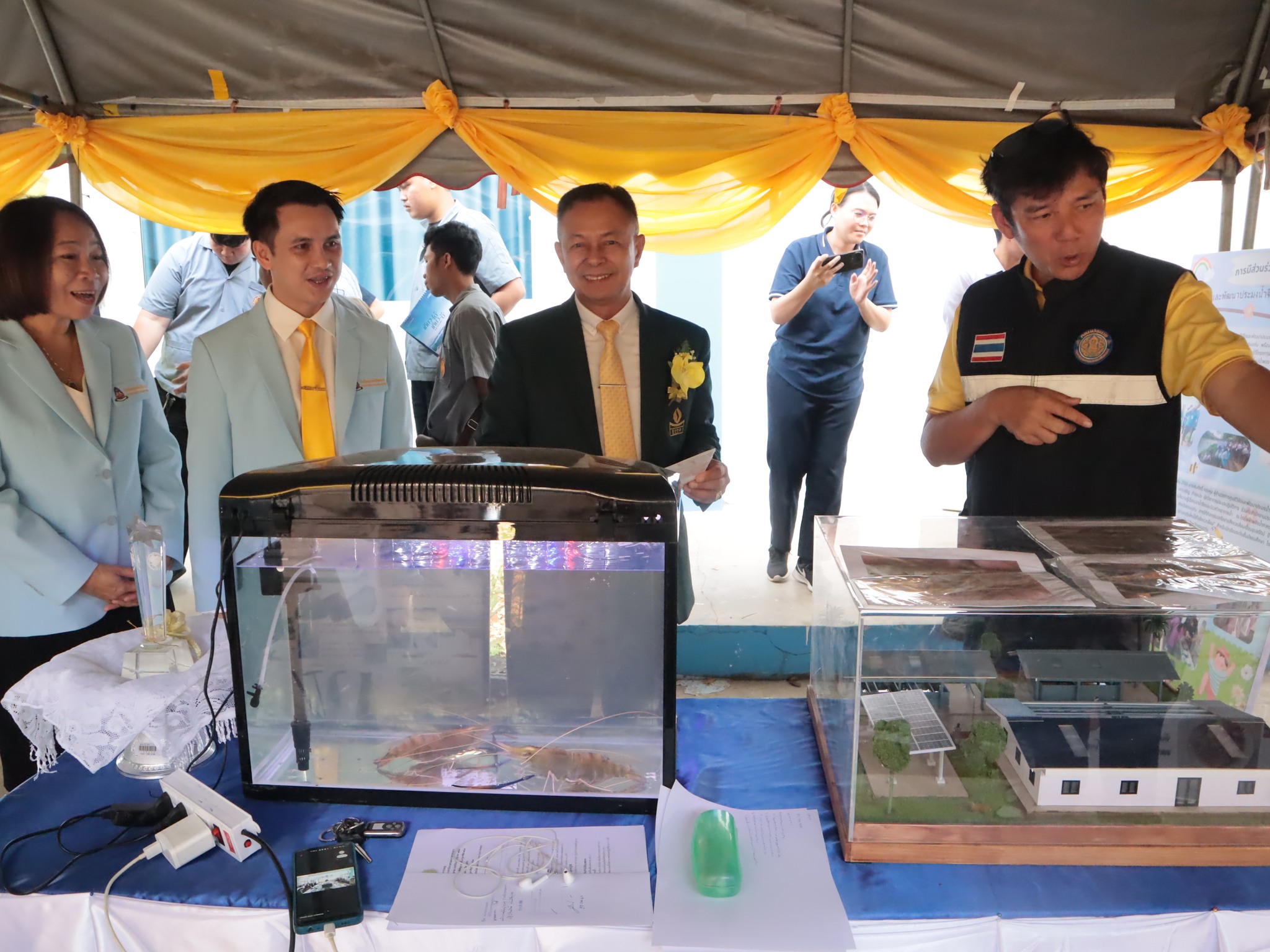 จัดนิทรรศการด้านการประมง และจัดแสดงกุ้งก้ามกราม ณ โรงเรียนอุบลรัตน์พิทยาคม ตำบลเขื่อนอุบลรัตน์ อำเภออุบลรัตน์ จังหวัดขอนแก่น..คลิก