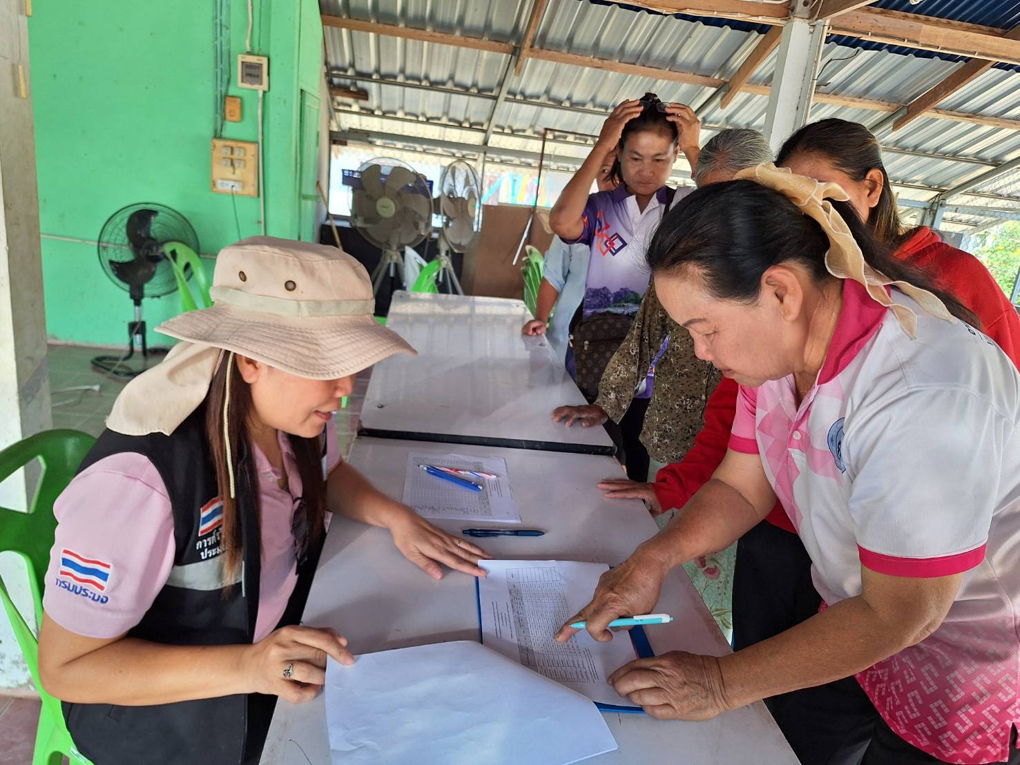 ประมงอุบลฯ ลงพื้นที่มอบปัจจัยการผลิตโครงการส่งเสริมและพัฒนาอาชีพเพื่อแก้ไขปัญหาที่ดินทำกินของเกษตรกร ประจำปีงบประมาณ 2568..คลิก