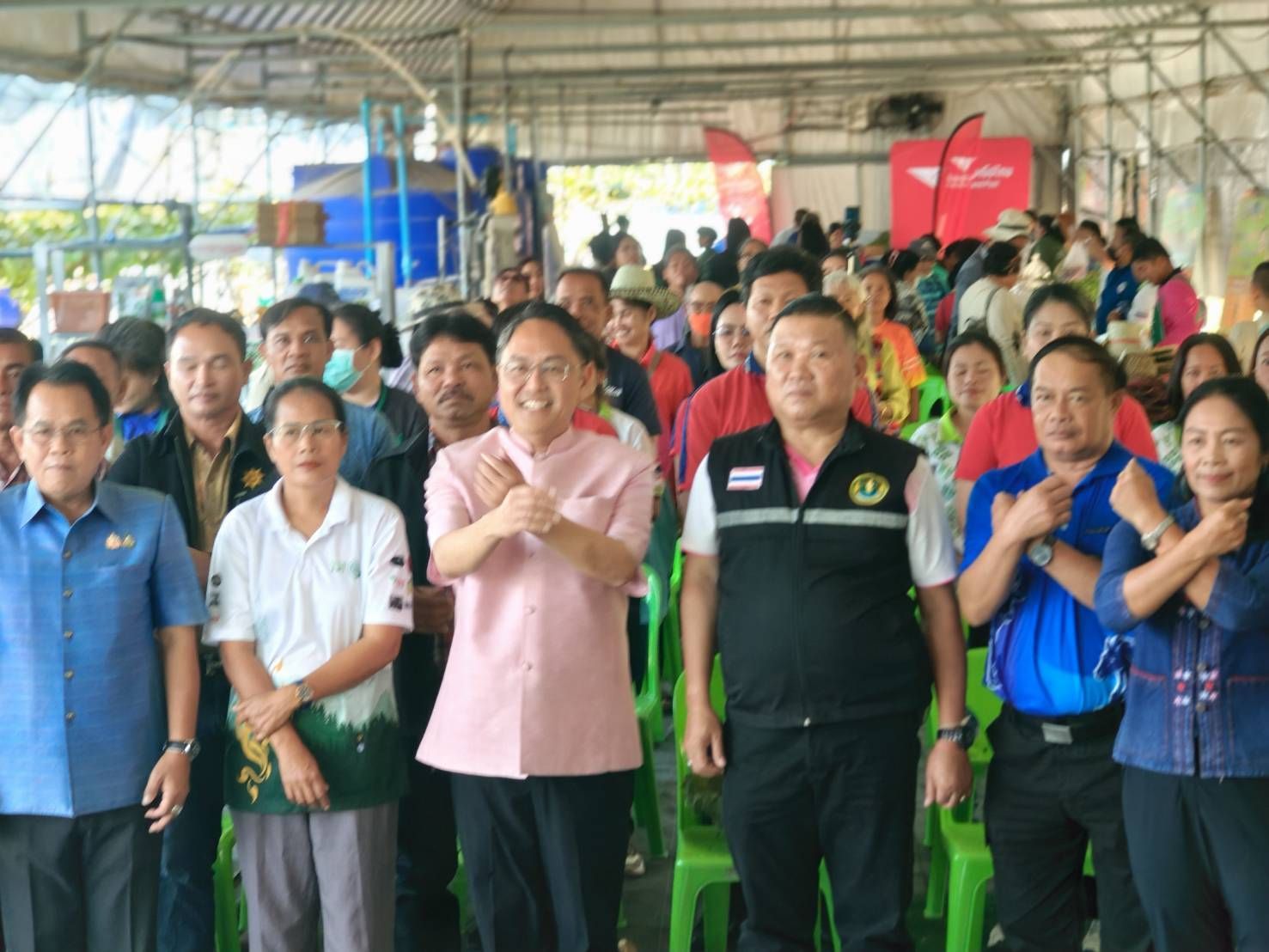 ประมงอำเภอวารินชำราบ ร่วมเป็นเกียรติในงานเปิดสวนฮันลี ตำบลหนองกินเพล อำเภอวารินชำราบ..คลิก