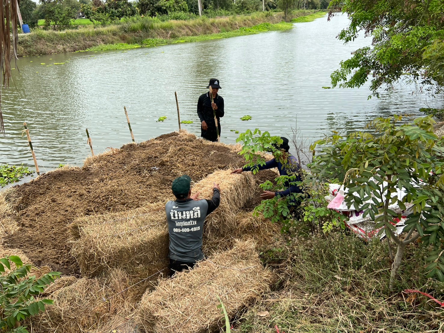 ร่วมสร้างแหล่งอาหารธรรมชาติ 2 แหล่งน้ำในอำเภอสามโก้ เพื่อเป็นการเตรียมความพร้อมของแหล่งน้ำก่อนปล่อยพันธุ์สัตว์น้ำตามโครงการบริหารจัดการทรัพยากรประมง