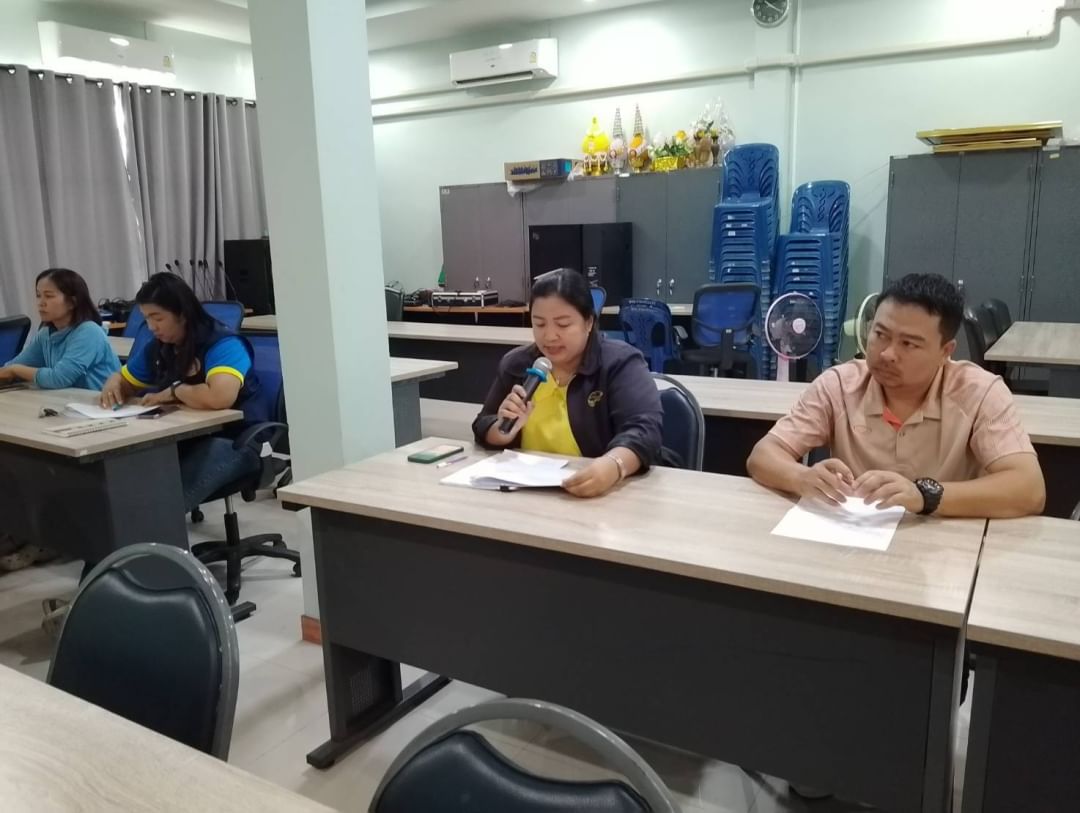 ประมงอำเภอชุมแสง ร่วมประชุมคณะกรรมการช่วยเหลือประชาชนตำบลหนองกระเจา พิจารณาให้ความช่วยเหลือผู้ประสบภัยพิบัติด้านการเกษตร (ด้านการประมง)..คลิก