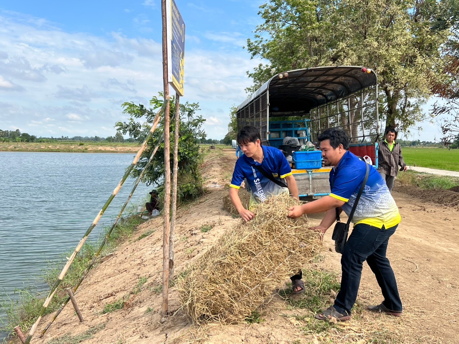 ร่วมสร้างแหล่งอาหารธรรมชาติ 3แหล่งน้ำในอำเภอแสวงหา เพื่อเป็นการเตรียมความพร้อมของแหล่งน้ำก่อนปล่อยพันธุ์สัตว์น้ำตามโครงการบริหารจัดการทรัพยากรประมง