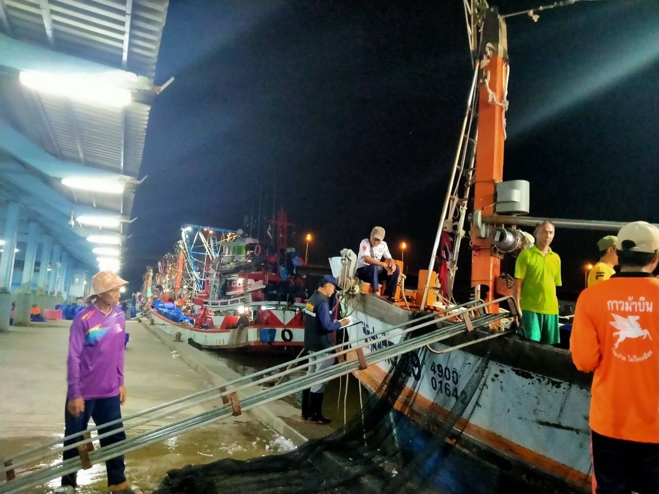 เจ้าหน้าที่ศูนย์วิจัยและพัฒนาประมงทะเลสงขลา ออกปฏิบัติงานเก็บรวบรวมข้อมูลทรัพยากรประมงจากเรืออวนล้อมจับที่ขึ้นท่าในพื้นที่จังหวัดปัตตานี ประจำเดือนมกราคม 2568 