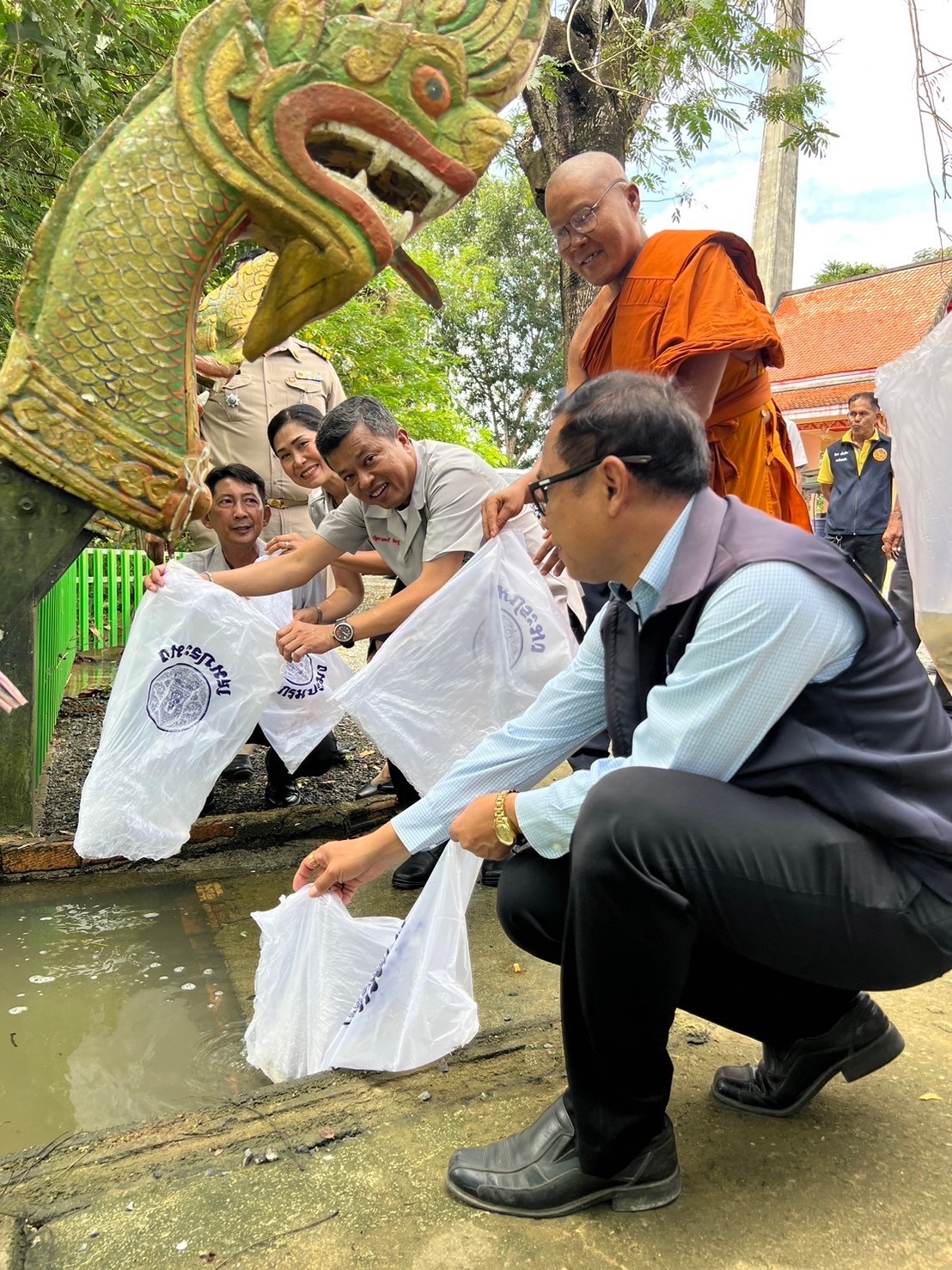 ประมงจังหวัดพัทลุง พร้อมด้วย  ประมงอำเภอเขาชัยสน นักวิชาการประมงปฏิบัติการ  และเจ้าหน้าที่สำนักงานประมงจังหวัดพัทลุง ร่วมกิจกรรม โครงการหน่วยบำบัดทุกข์ บำรุงสุข สร้างรอยยิ้มให้กับประชาชน ประจำปีงบประมาณ พ.ศ. 2568 ครั้งที่ 4 ณ วัดห้วยแตน หมู่ที่ 2 ตำบลหานโพธิ์ อำเภอเขาชัยสน จังหวัดพัทลุง..คลิก