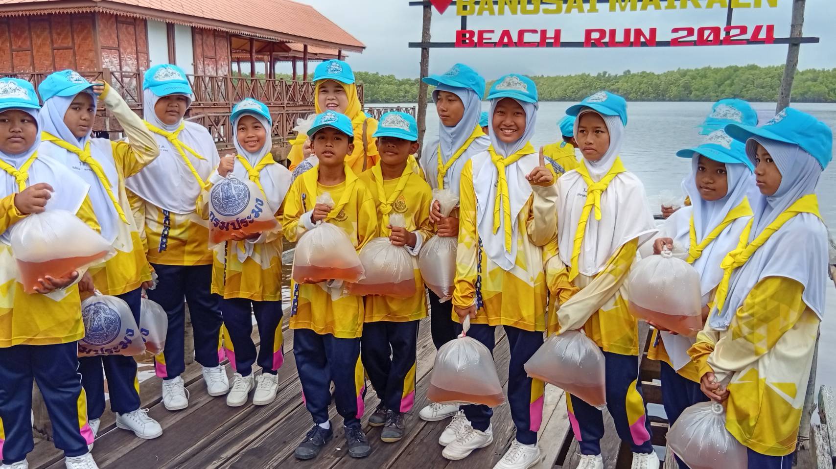 กิจกรรมปล่อยพันธุ์กุ้งแชบ๊วย จำนวน 1,000,000 ตัว  บริเวณบ้านละเวง ต.ดอนทราย อ.ไม้แก่น จ.ปัตตานี