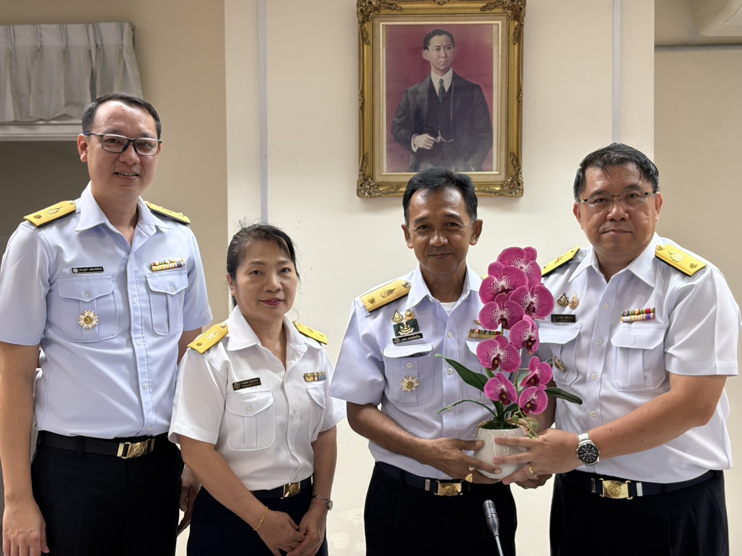 สำนักงานประมงพื้นที่กรุงเทพมหานคร ร่วมแสดงความยินดีและให้การต้อนรับ นายยุคล เหมบัณฑิต เข้ารับตำแหน่ง ประมงพื้นที่กรุงเทพมหานคร ณ อาคารเชิดชาย อมาตยกุล กรมประมง