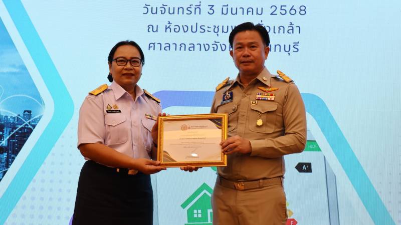 การรับมอบเกียรติบัตร เนื่องด้วยเป็นหน่วยงานราชการในจังหวัดนนทบุรีที่มีการลดใช้พลังงาน..คลิก