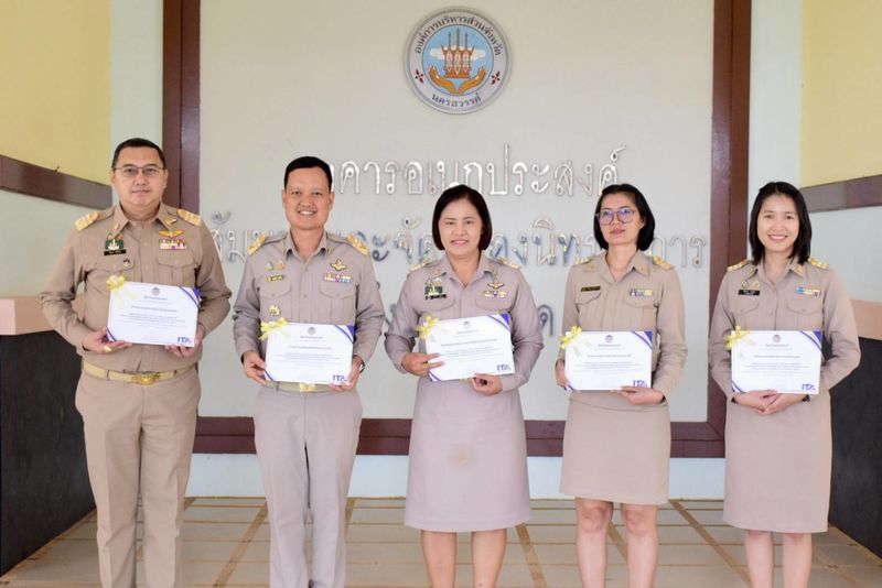 ร่วมรับมอบเกียรติบัตรโครงการประชุมเชิงปฏิบัติการเพื่อส่งเสริมองค์ความรู้ด้านการปราบปรามการทุจริตและประพฤติมิชอบ จังหวัดนครสวรรค์ ประจำปี พ.ศ. 2567
