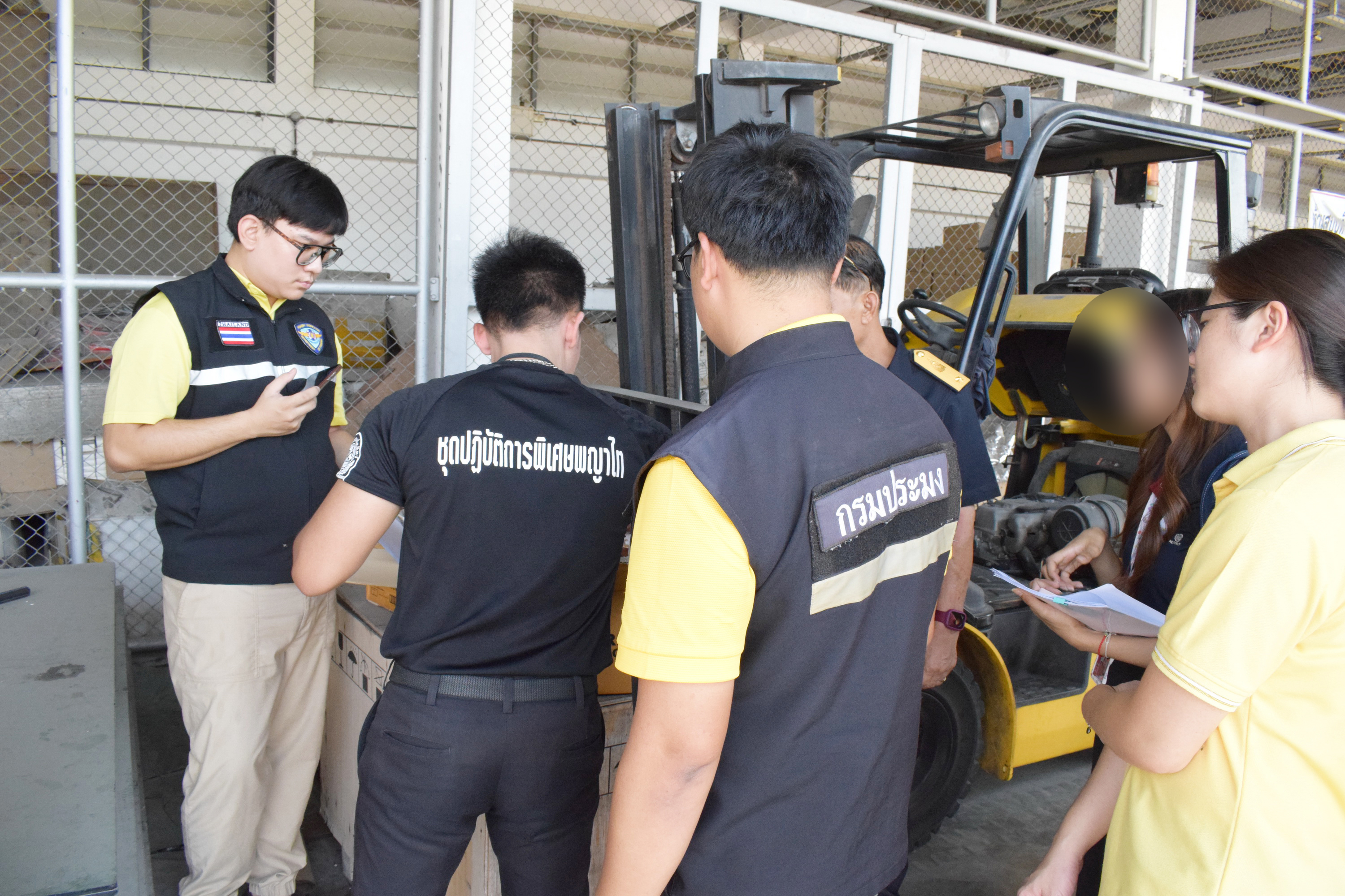 กวอ. ลงพื้นที่ตรวจสอบการนำเข้าส่งออกวัตถุอันตราย ณ ด่านตรวจประมงชลบุรี