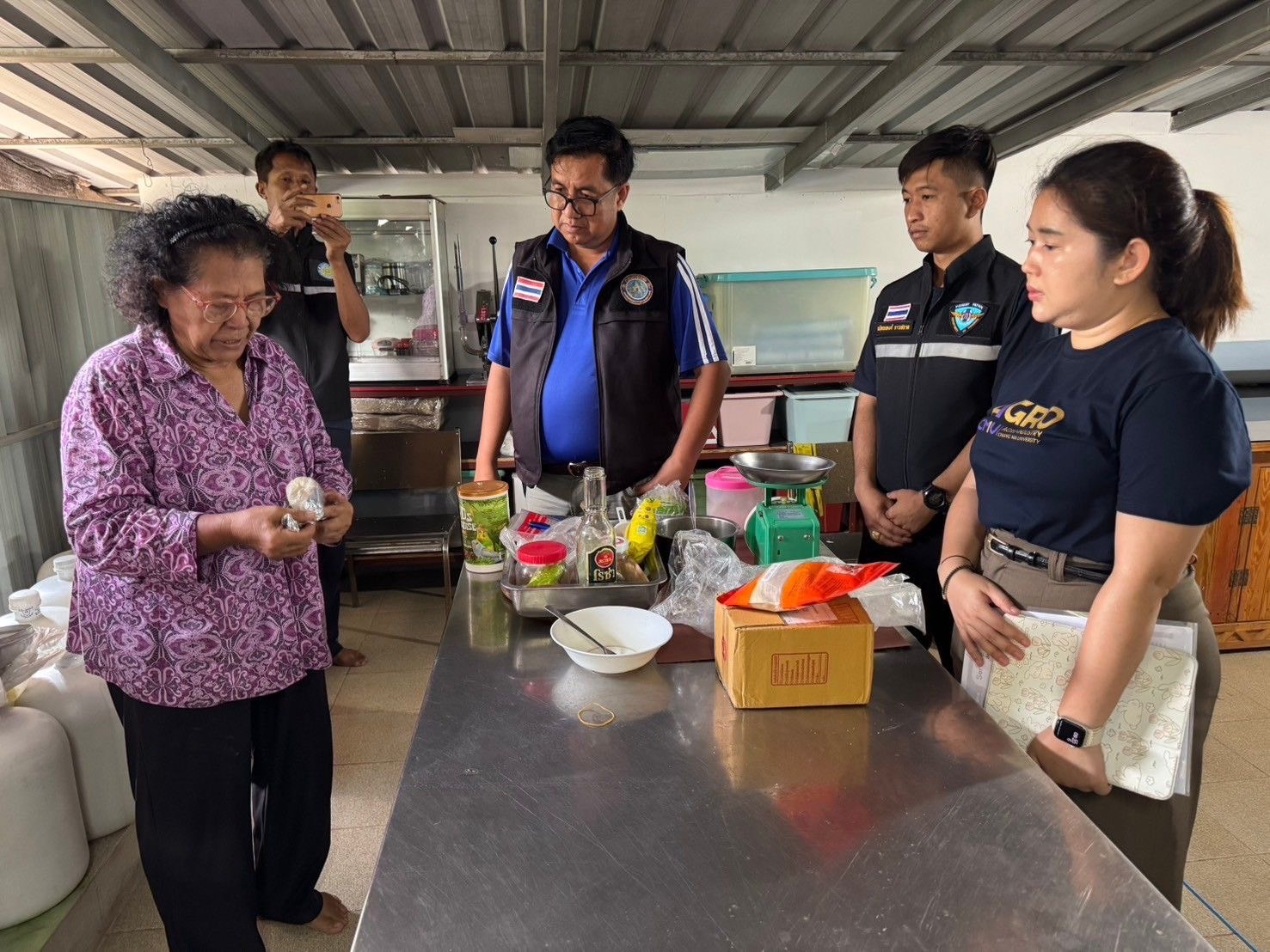 ลงพื้นที่ติดตามความก้าวหน้าของโครงการฯ และสาธิตการใช้เครื่องมือที่ได้รับการสนับสนุนงบประมาณจากโครงการ..คลิก