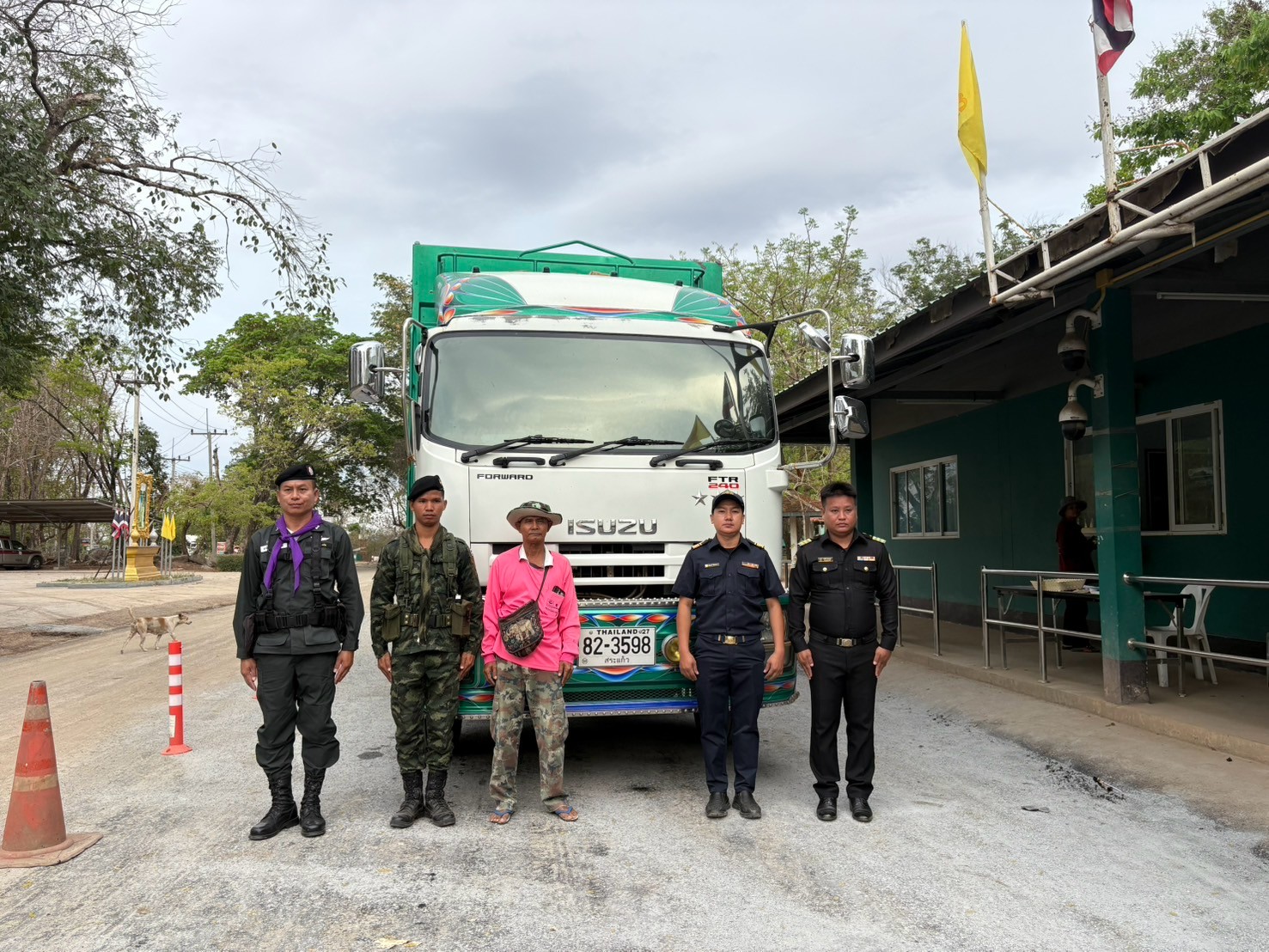 ตรวจสินค้าประมงที่นำเข้า ส่งออก ทางจุดผ่านแดนตาพระยา