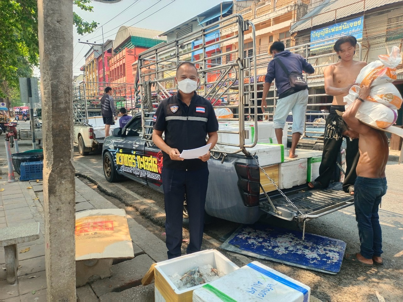 เจ้าหน้าที่ศูนย์บริหารจัดการด่านตรวจประมงเขต 1 (เชียงราย) ตรวจสอบสินค้าประมง ส่งออกไปยังสาธารณรัฐประชาธิปไตยประชาชนลาว