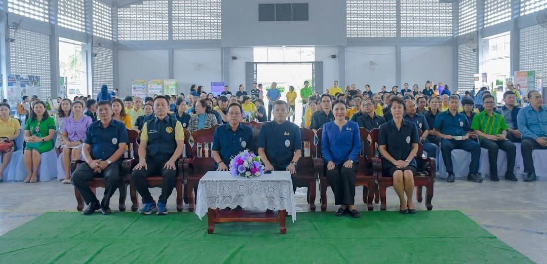 ประมงจังหวัดพัทลุง พร้อมด้วย  หัวหน้ากลุ่มพัฒนาและส่งเสริมอาชีพการประมง ประมงอำเภอเมืองพัทลุง นักวิชาการประมงปฏิบัติการ  และเจ้าหน้าที่สำนักงานประมงจังหวัดพัทลุง ร่วมกิจกรรมโครงการคลินิกเกษตรเคลื่อนที่ในพระราชานุเคราะห์ สมเด็จพระบรมโอรสาธิราช ฯ  สยามมกุฏราชกุมาร ครั้งที่ 2/2568 ณ โรงเรียนประภัสสรรังสิต หมู่ที่ 3 ตำบลนาท่อม อำเภอเมืองพัทลุง จังหวัดพัทลุง..คลิก