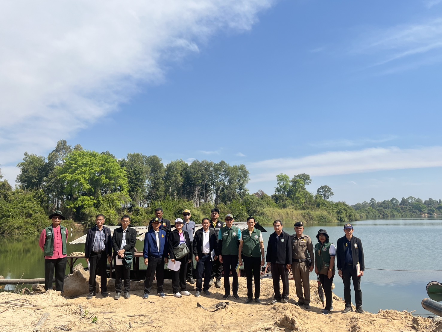 “ประมงศรีสะเกษ ร่วมลงพื้นที่ตรวจสอบและประชุมคณะอนุกรรมการพิจารณาอนุญาตให้ดูดทราย ประจำจังหวัดศรีสะเกษ”..คลิก